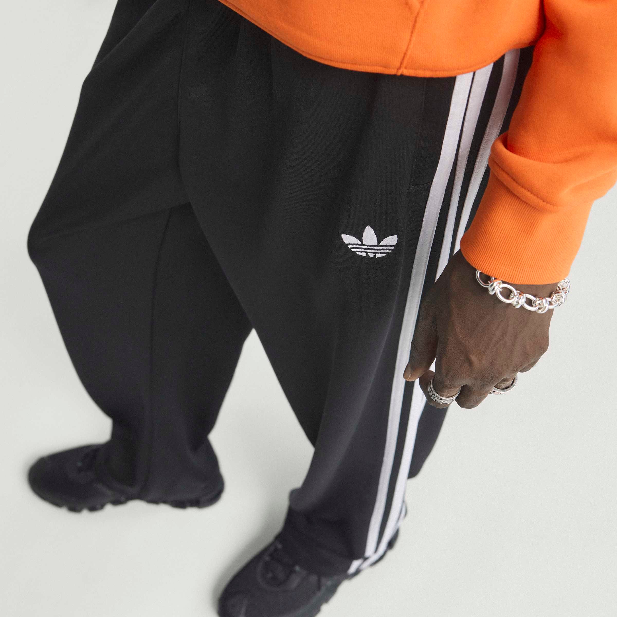 adidas Originals Sporthose »LOOSE TP«  für Erwachsene, sportlicher Stil, aus Polyester und Baumwolle