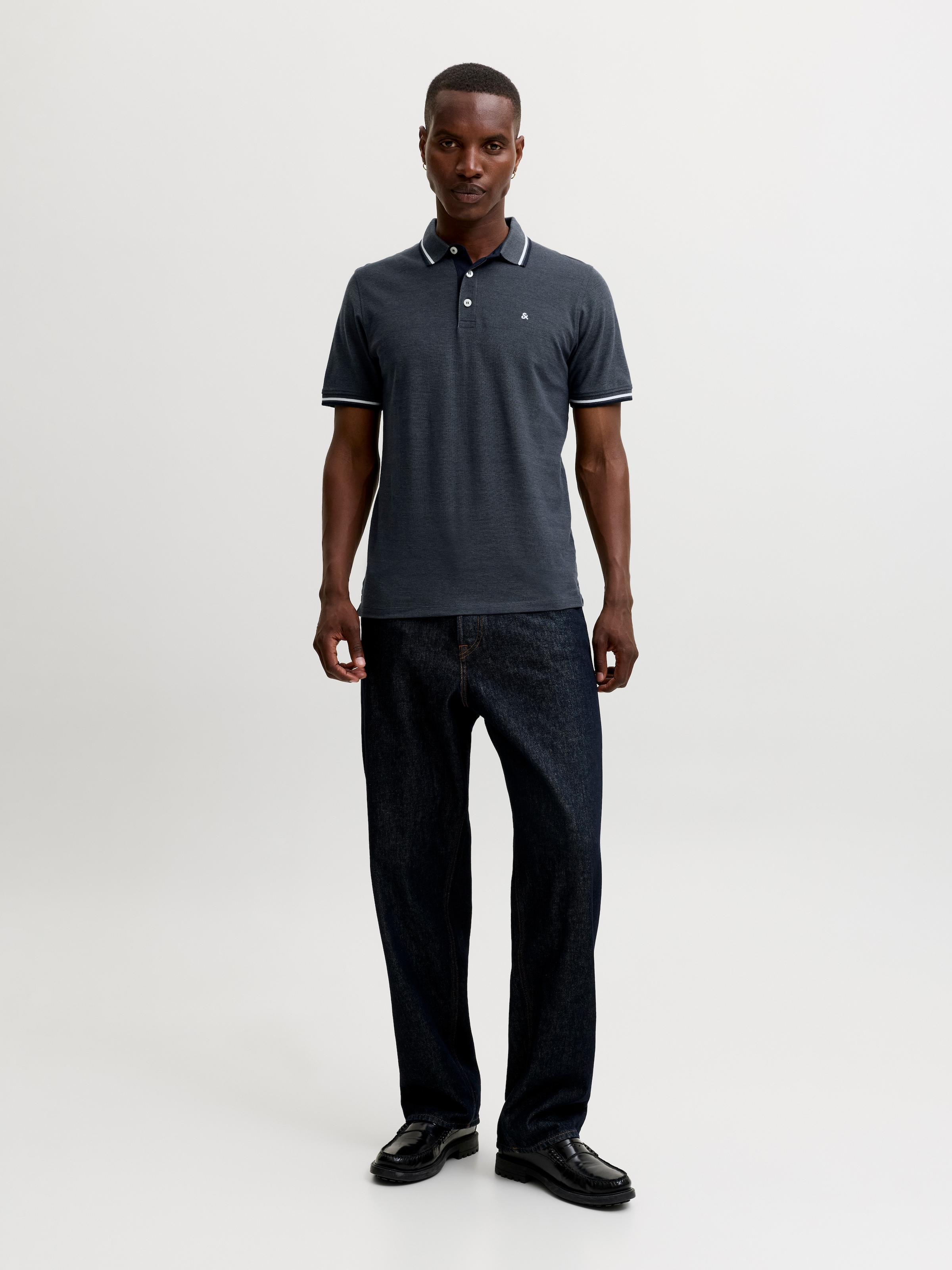 Jack & Jones Poloshirt »JJEPAULOS im Doppelpack mit Logostickerei und Komfort« Packung, 2er-Pack, 2 unifarben mit Farbeinsatz, modisch, schmal, Baumwolle, Polokragen