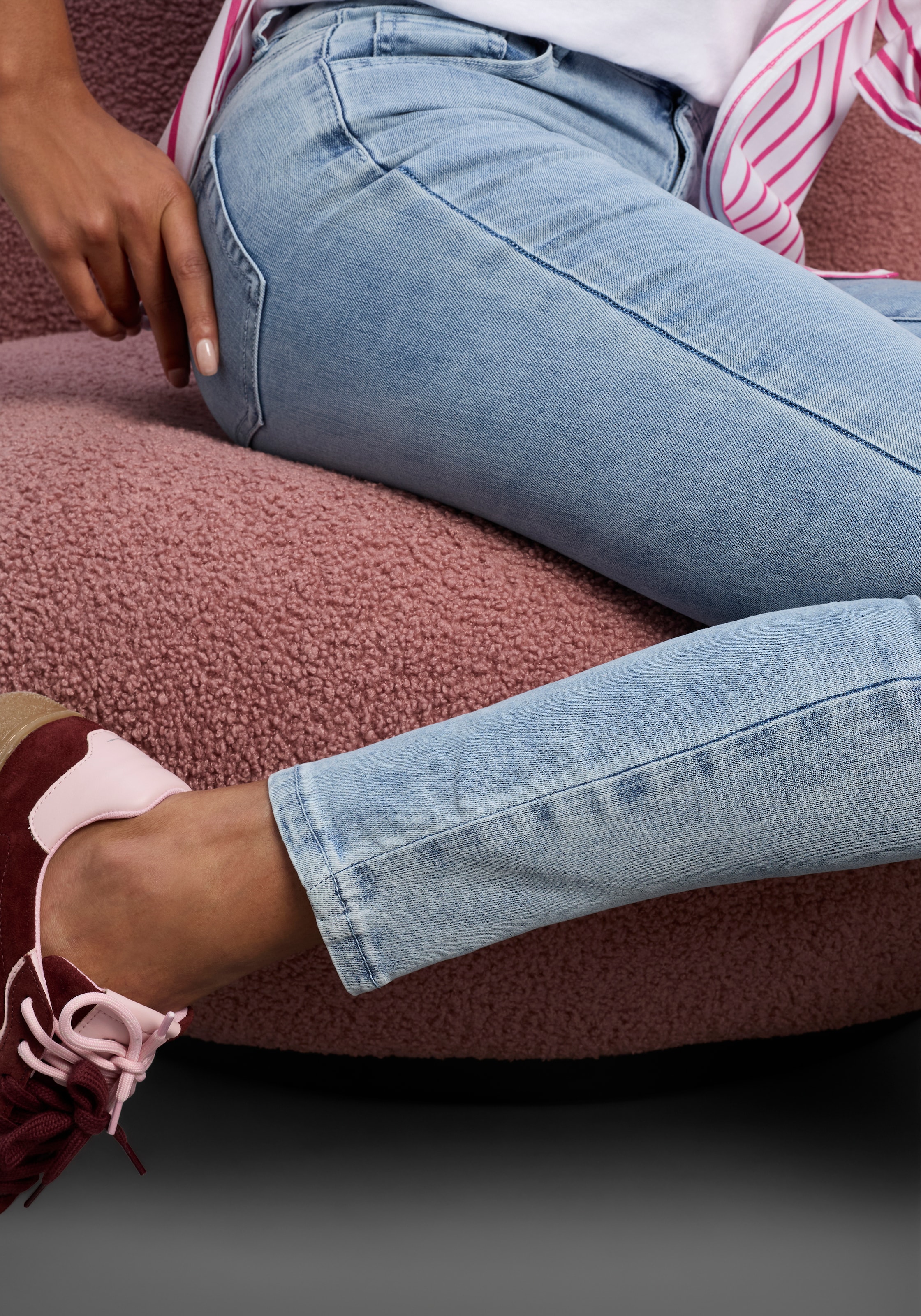 Arizona Skinny-fit-Jeans »Ultra-Stretch«, extra-enger Beinverlauf, normale Leibhöhe, mit Eingrifftaschen