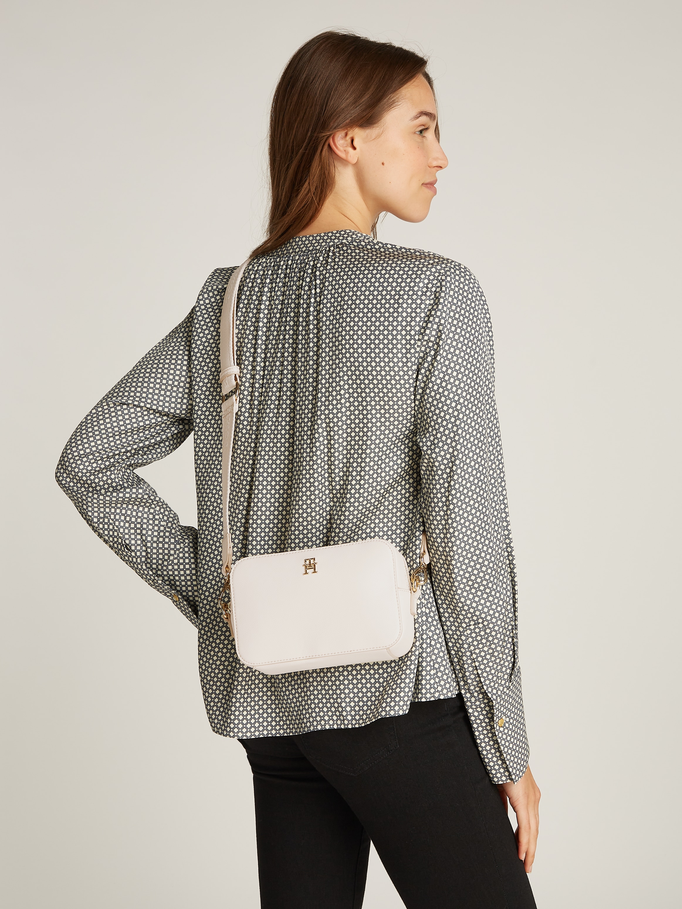 Tommy Hilfiger Umhängetasche »TH SOFT LOGO CAMERA BAG«,Damen Handytasche, Mini Bag, Schultertasche mit TH-Logoprägung