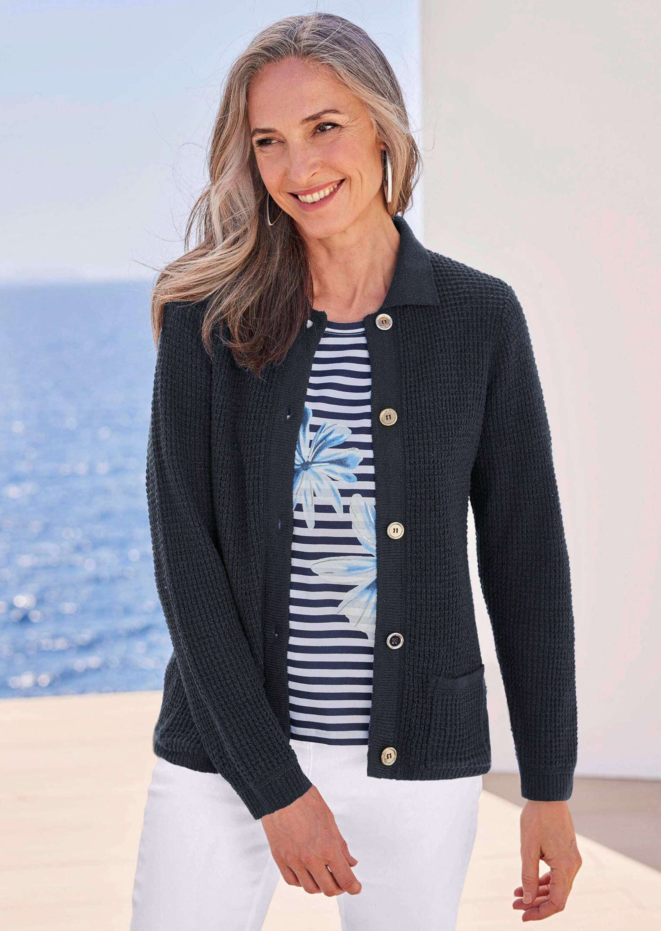 GOLDNER Strickjacke »Kurzgröße Strickjacke mit Polokragen«