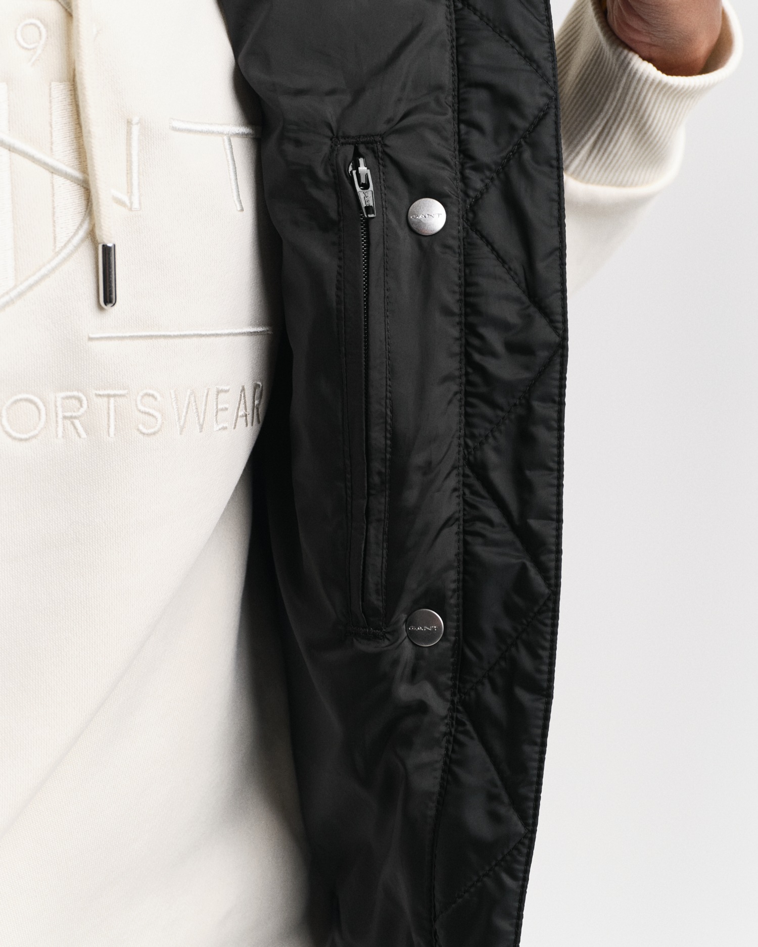 Gant Steppweste »LIGHT DOWN VEST«, mit Logodruck auf der Brust