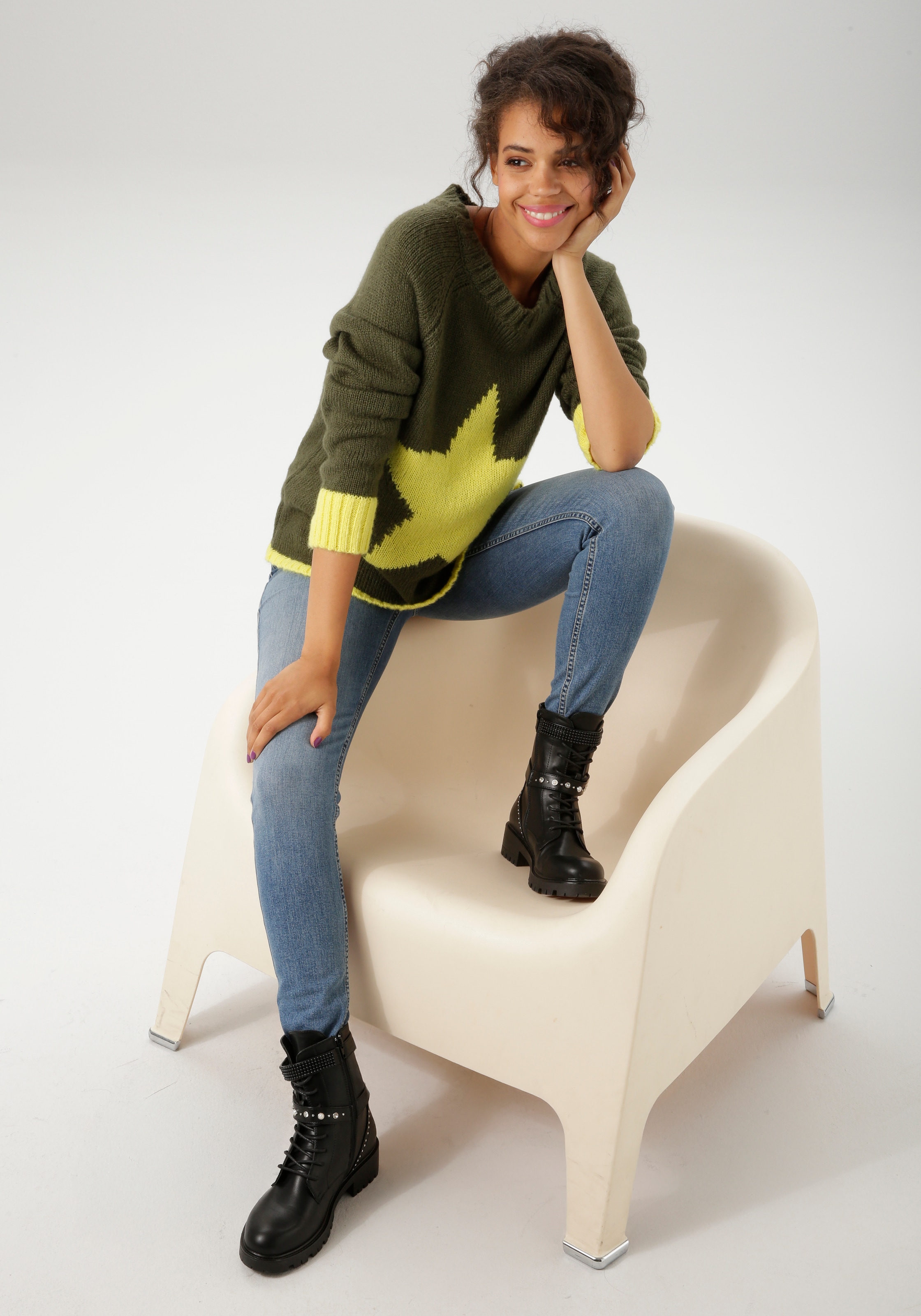 Aniston CASUAL Strickpullover mit großem Stern im Vorderteil