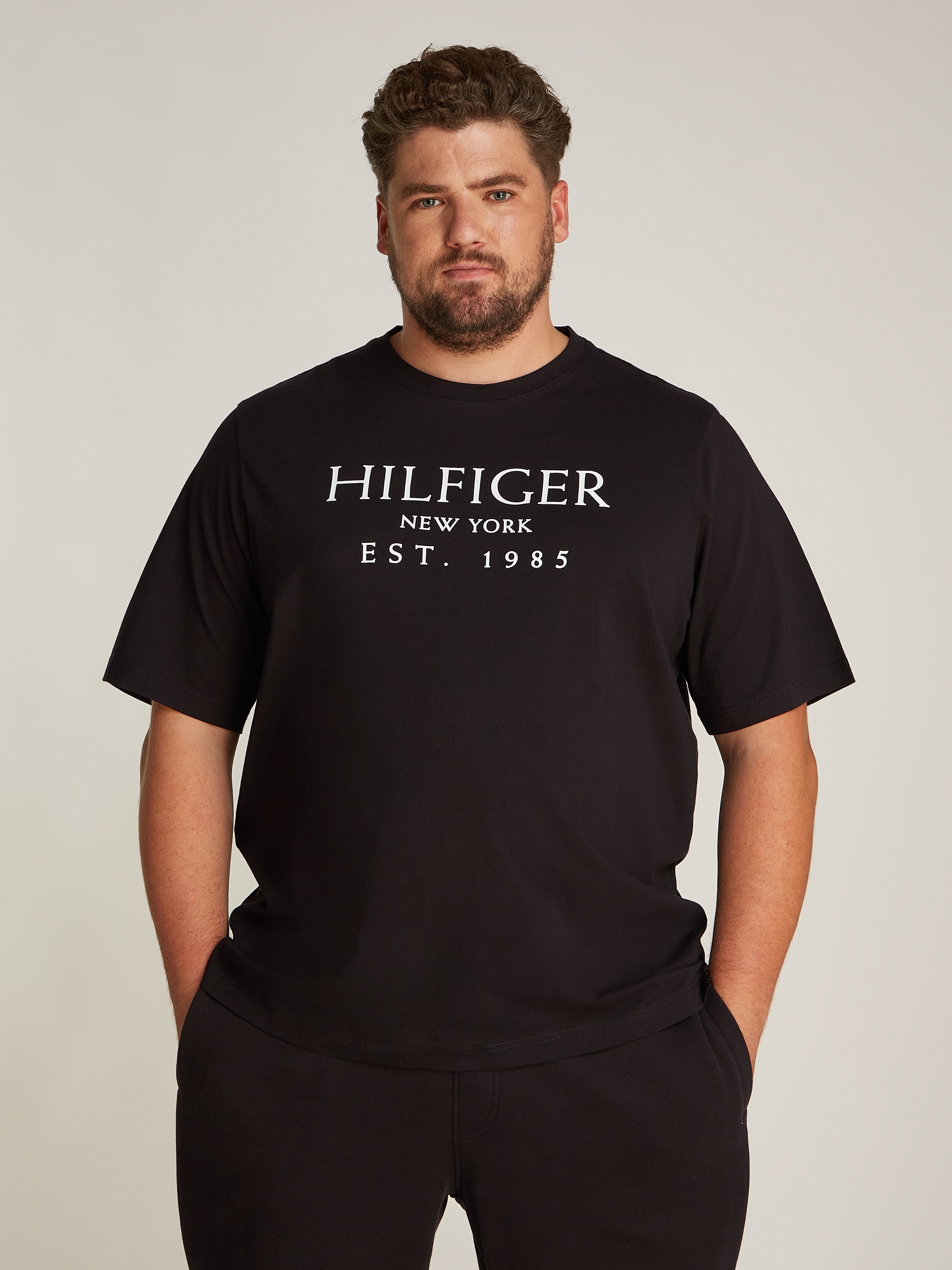 Tommy Hilfiger Big & Tall Rundhalsshirt »BT-BIG HILFIGER TEE-T«, in Großen Größen, mit Logoschriftzug, Rundhals