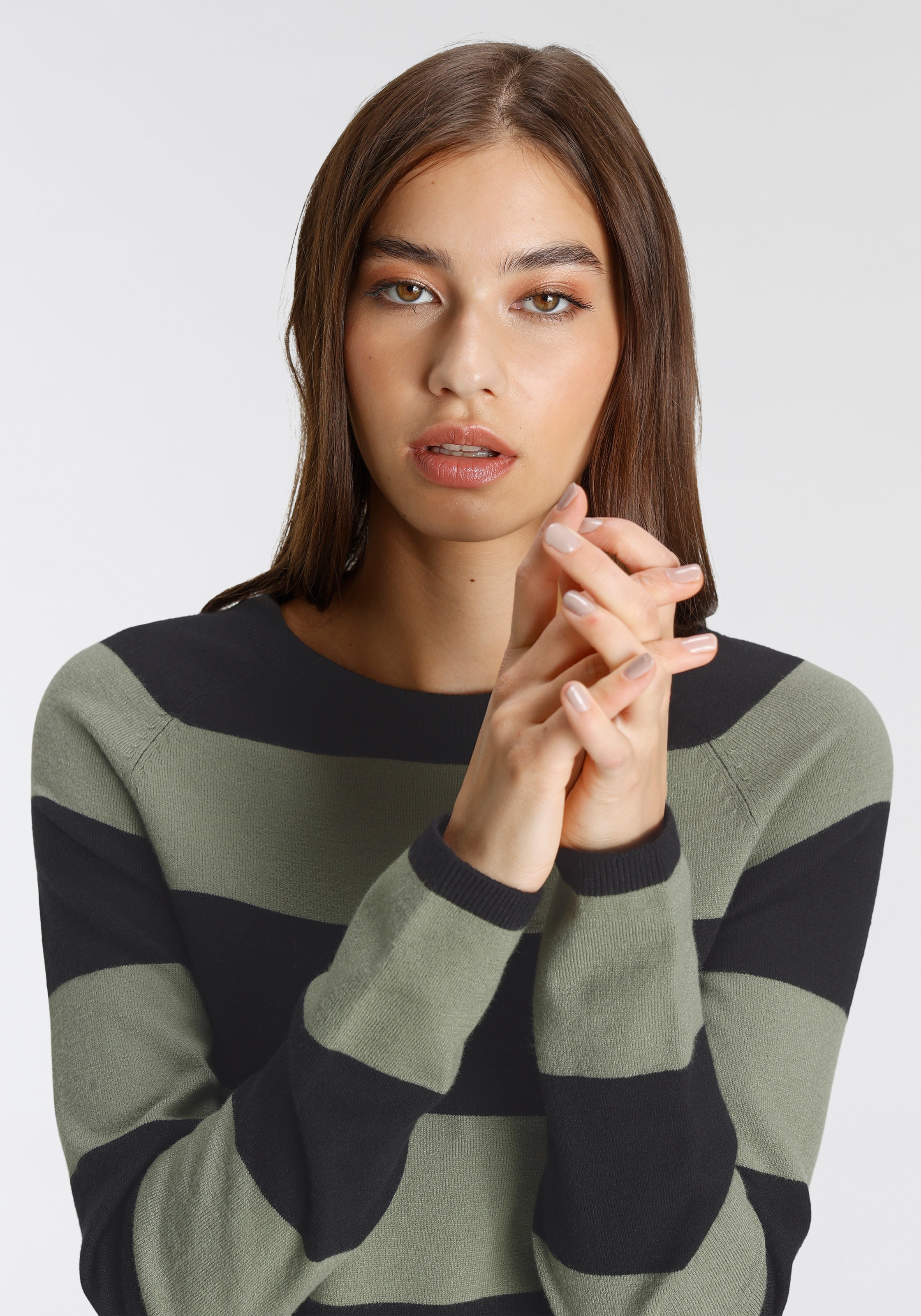 Tamaris Strickkleid, lässiger, casual Look, aus Viskosemischung, langärmlig