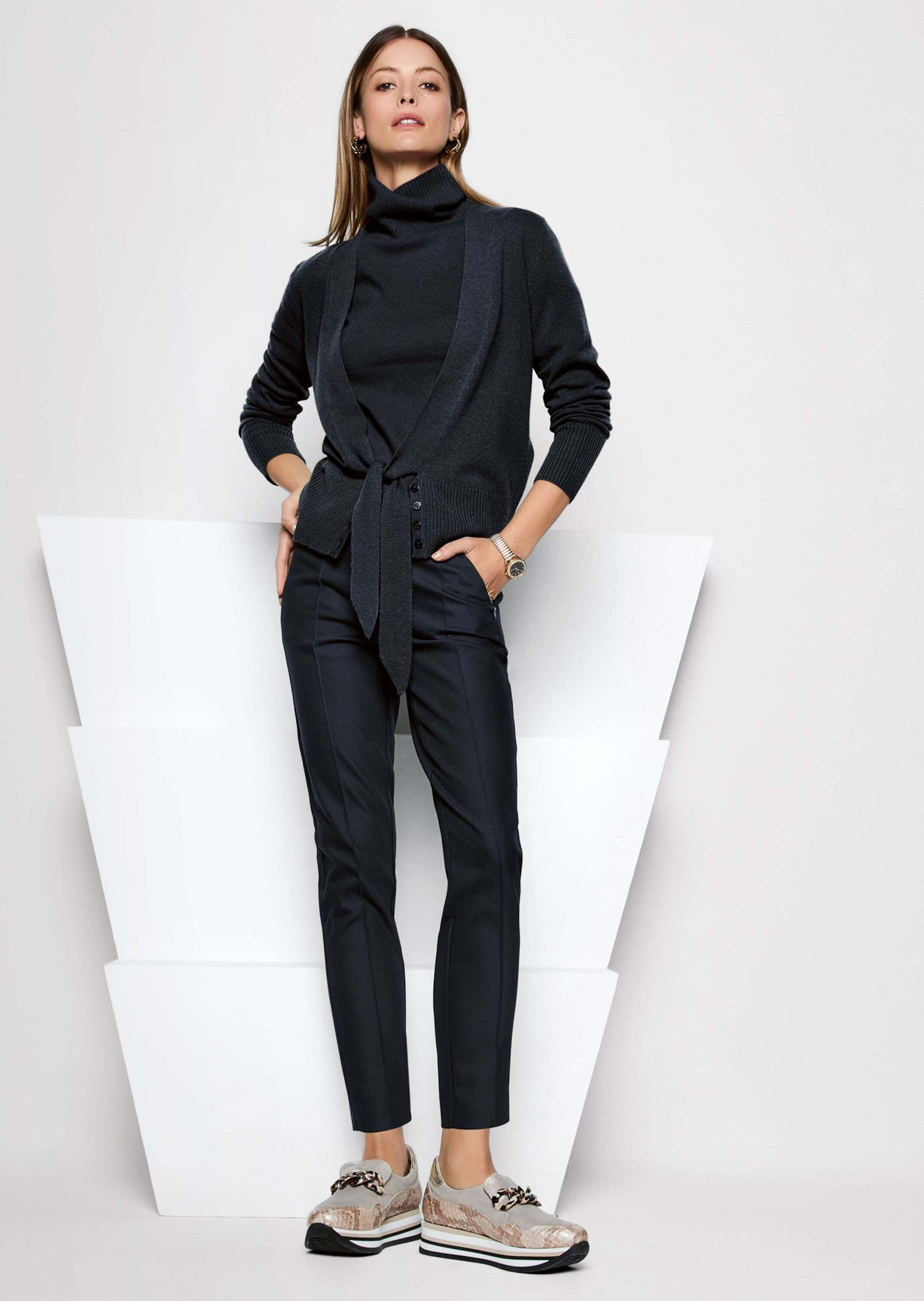 MADELEINE Strickjacke »Strickjacke Kaschmir-Strickjacke mit tiefem V-Ausschnitt und Bindeband«