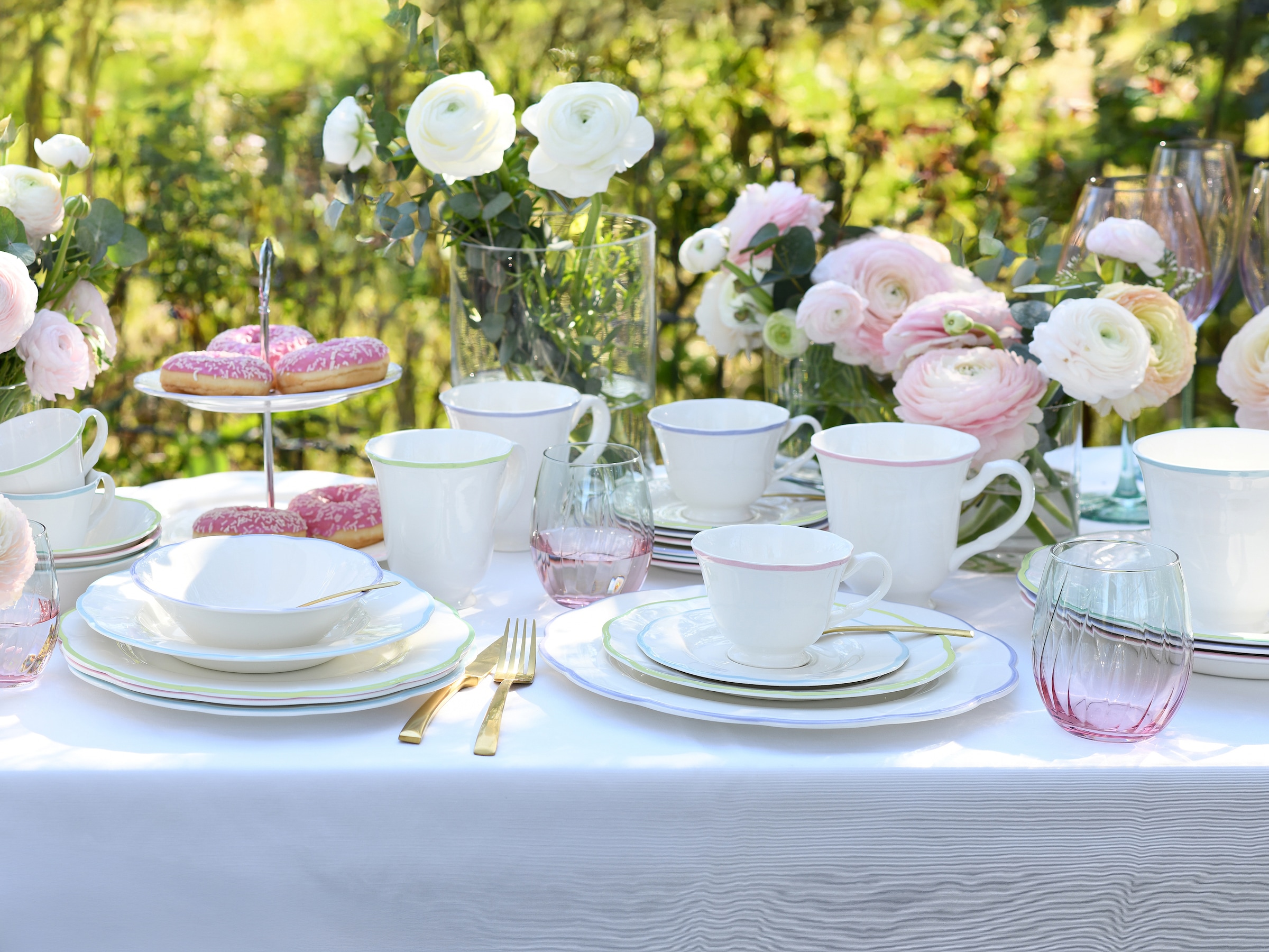 CreaTable Kaffeeservice »Florine Bunt, Service 12-tlg.« Elegant, Klassische Form, Zart gewellte Ränder