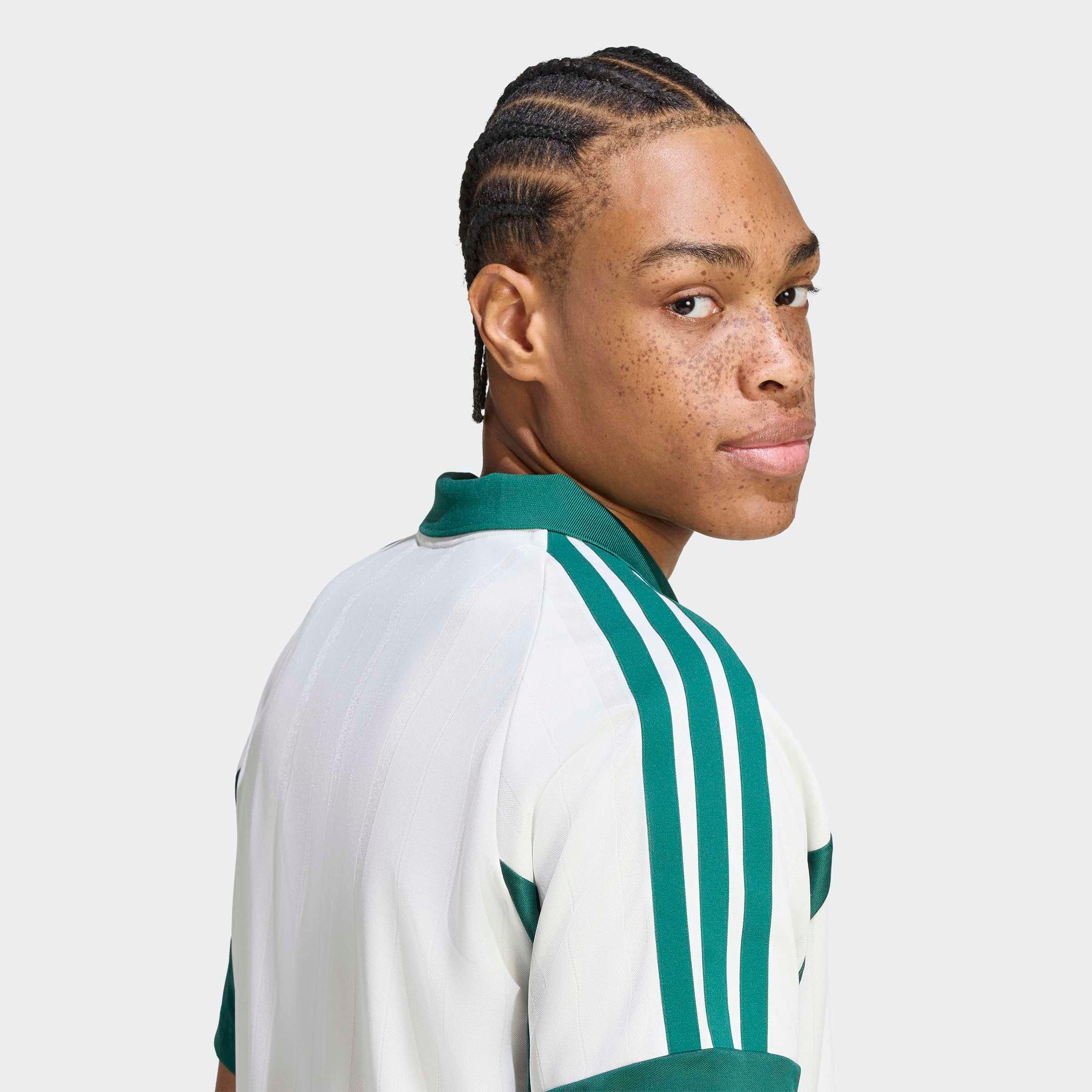adidas Sportswear T-Shirt »CLIMACOOL LUX TIRO CREST GRAPHIC POLO« sportlicher Stil, aus Polyester, mit climacool®