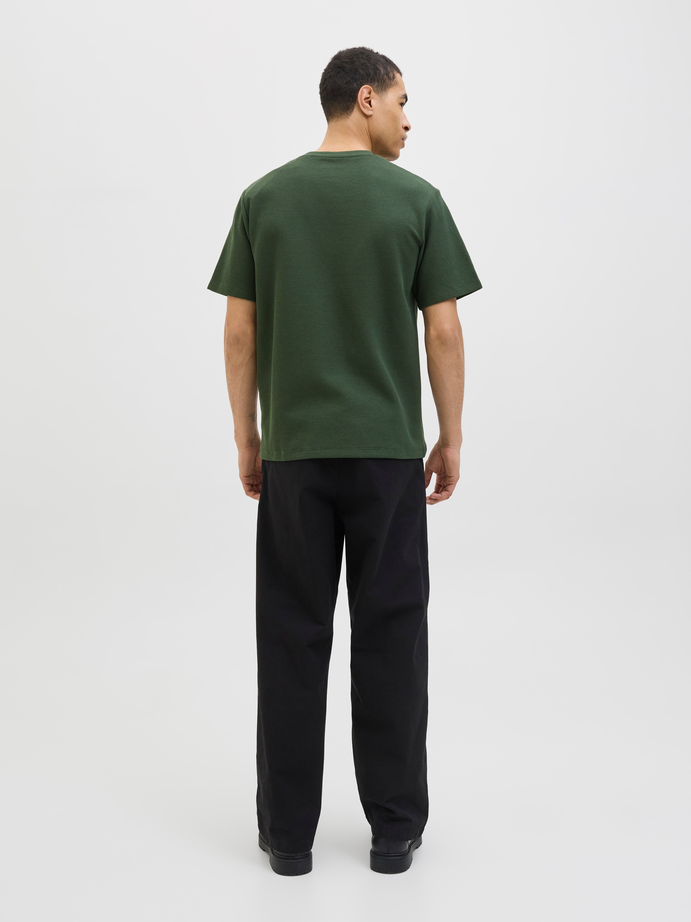 Jack & Jones T-Shirt »JJEAUSTIN TEE SS NOOS«, mit Markenlabel