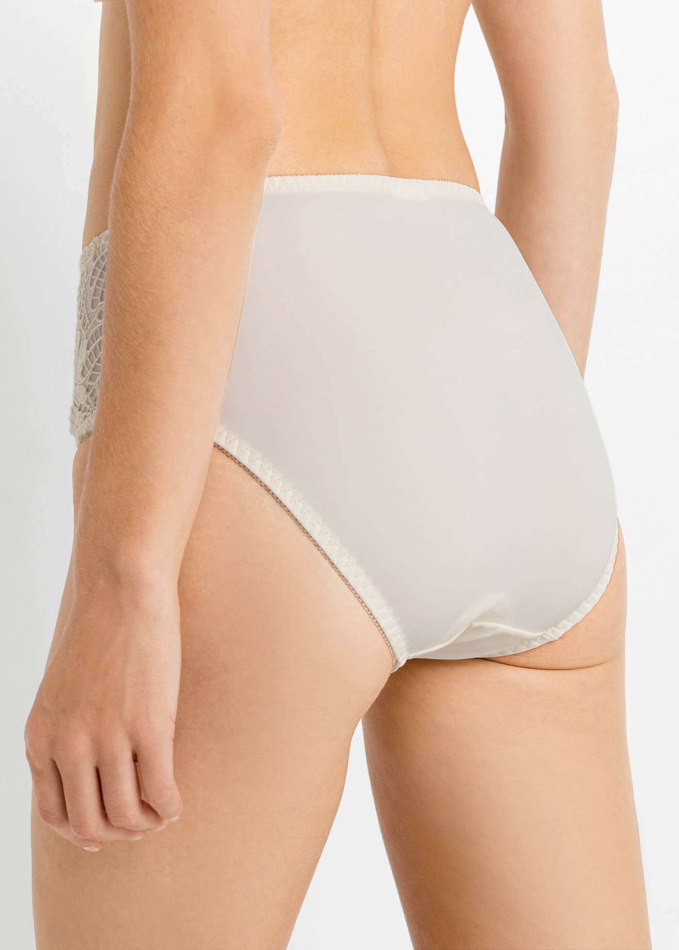 bonprix Maxislip Packung, 2 Stk. über die Hüfte geführt, mit floraler Spitze auf der Vorderseite