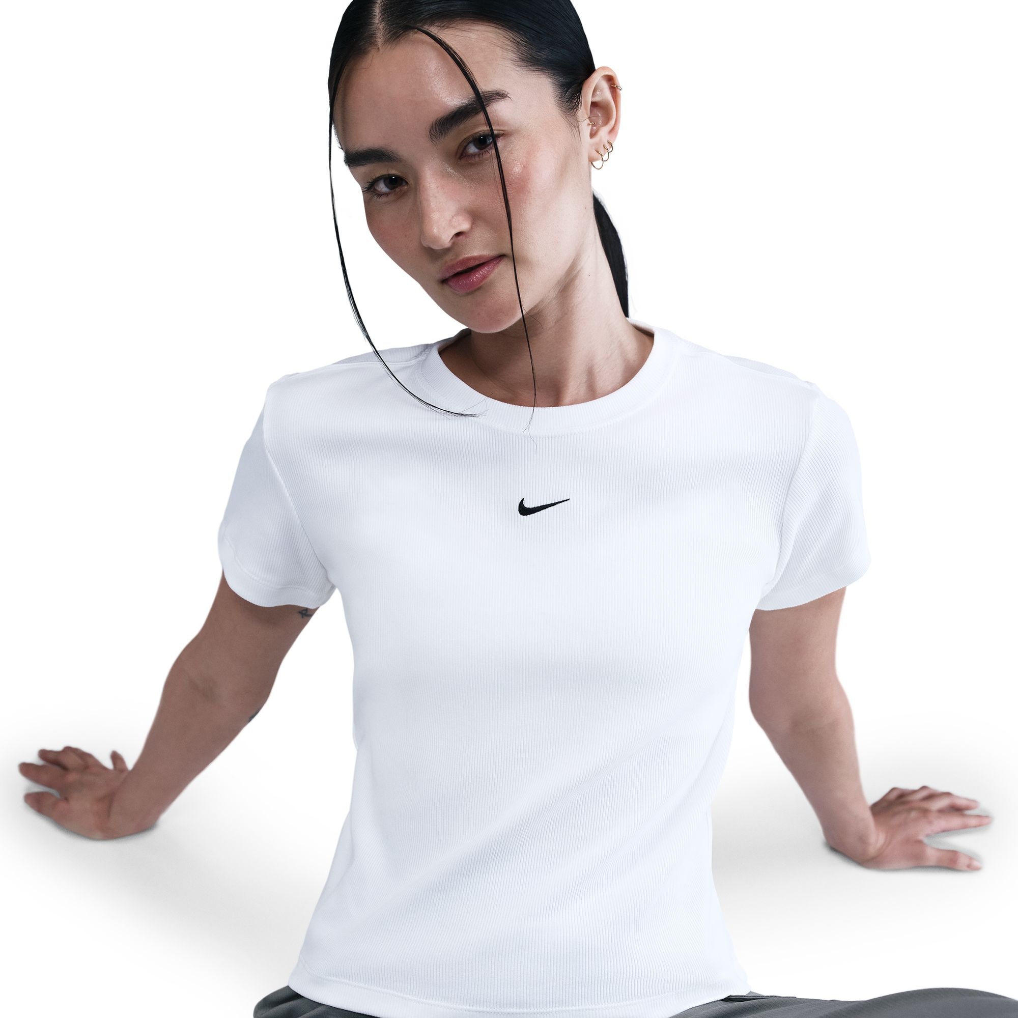 Nike Sportswear T-Shirt »Nike Sportswear Women's Tight Ribbed Short-Sleeve T-Shirt« mit Rundhalsausschnitt, kragenlos, Kurzarm, aus Feinripp-Material