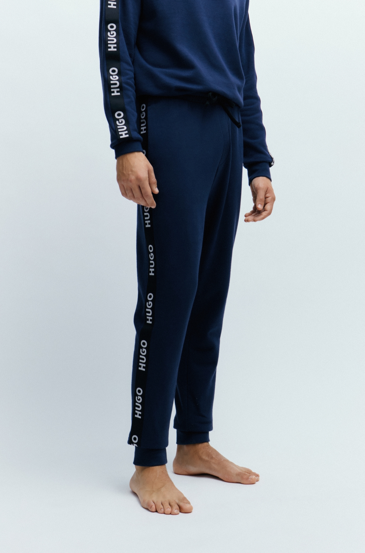 Sweathose »Sporty Logo Pant«, mit durchgehenden HUGO Schriftzug