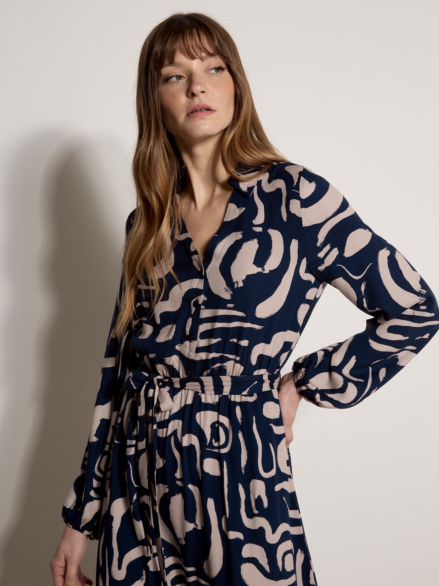 Apricot Druckkleid »Midikleid« mit abstrakten Pinselstrichen