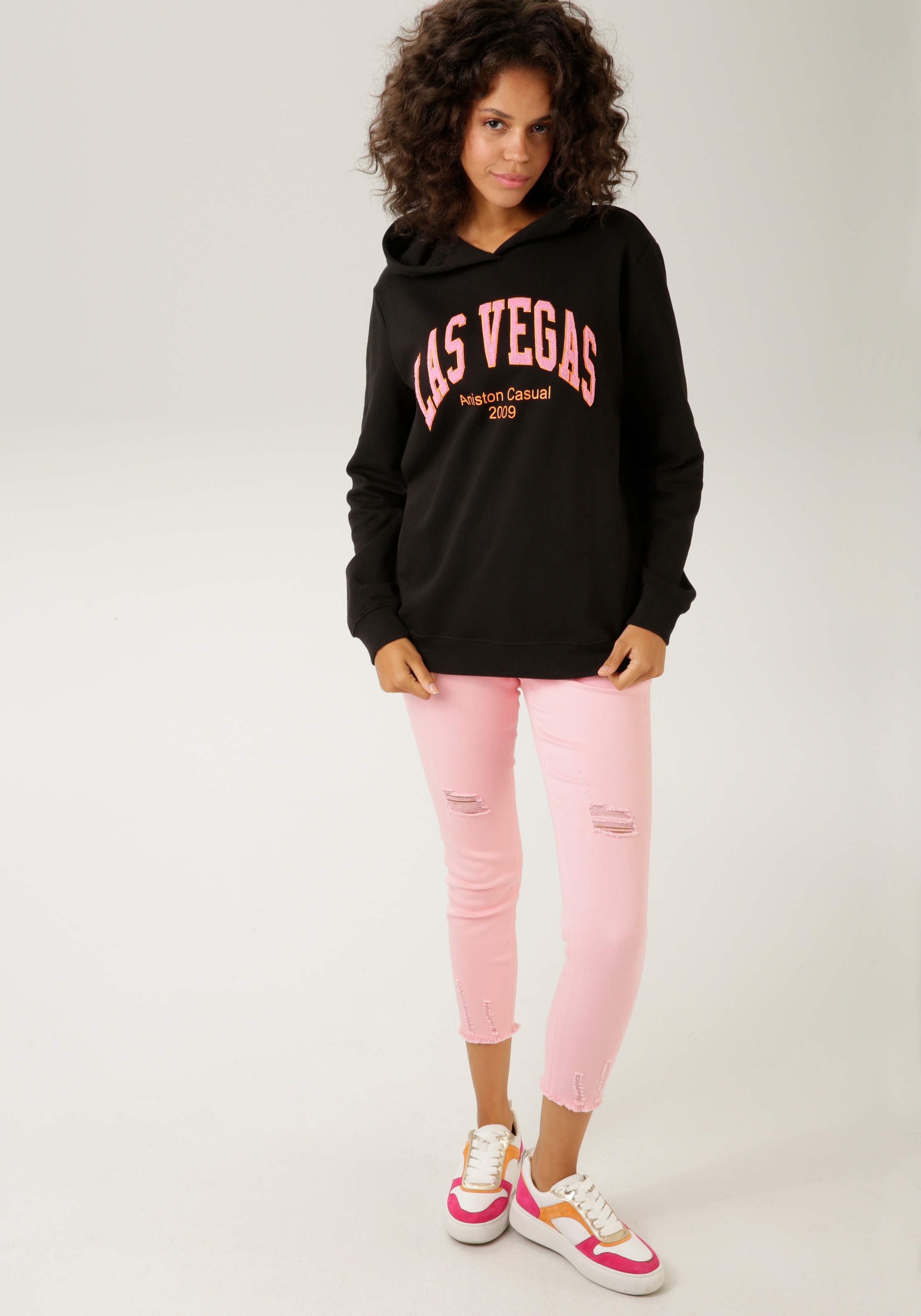 Aniston CASUAL Sweatshirt, mit aufgestickter "LAS VEGAS"-Applikation