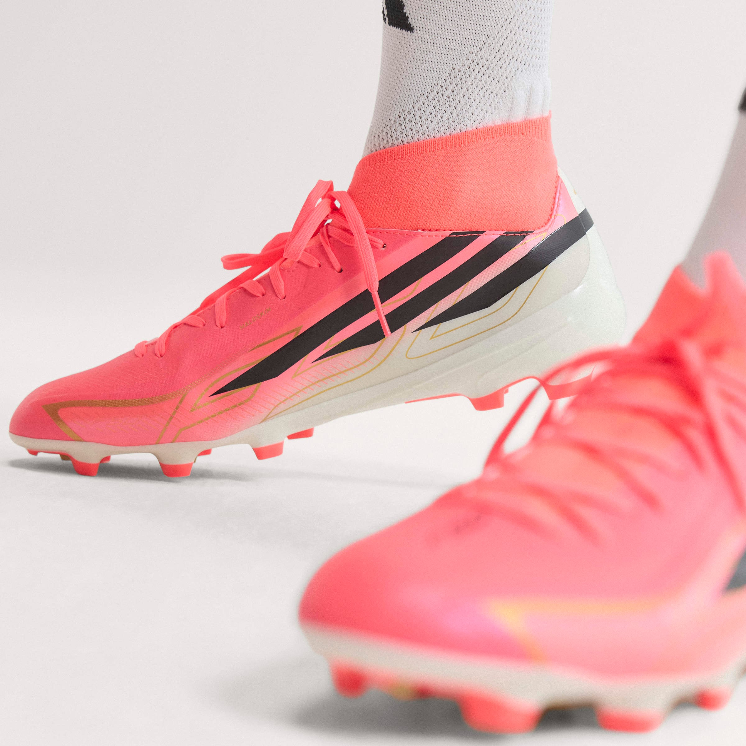 adidas Performance Fußballschuh »F50 HYPERFAST LEAGUE , MITTELHOCH, FESTE BÖDEN«  für Rasen und feste Böden, gespielt bei der Weltmeisterschaft 2026