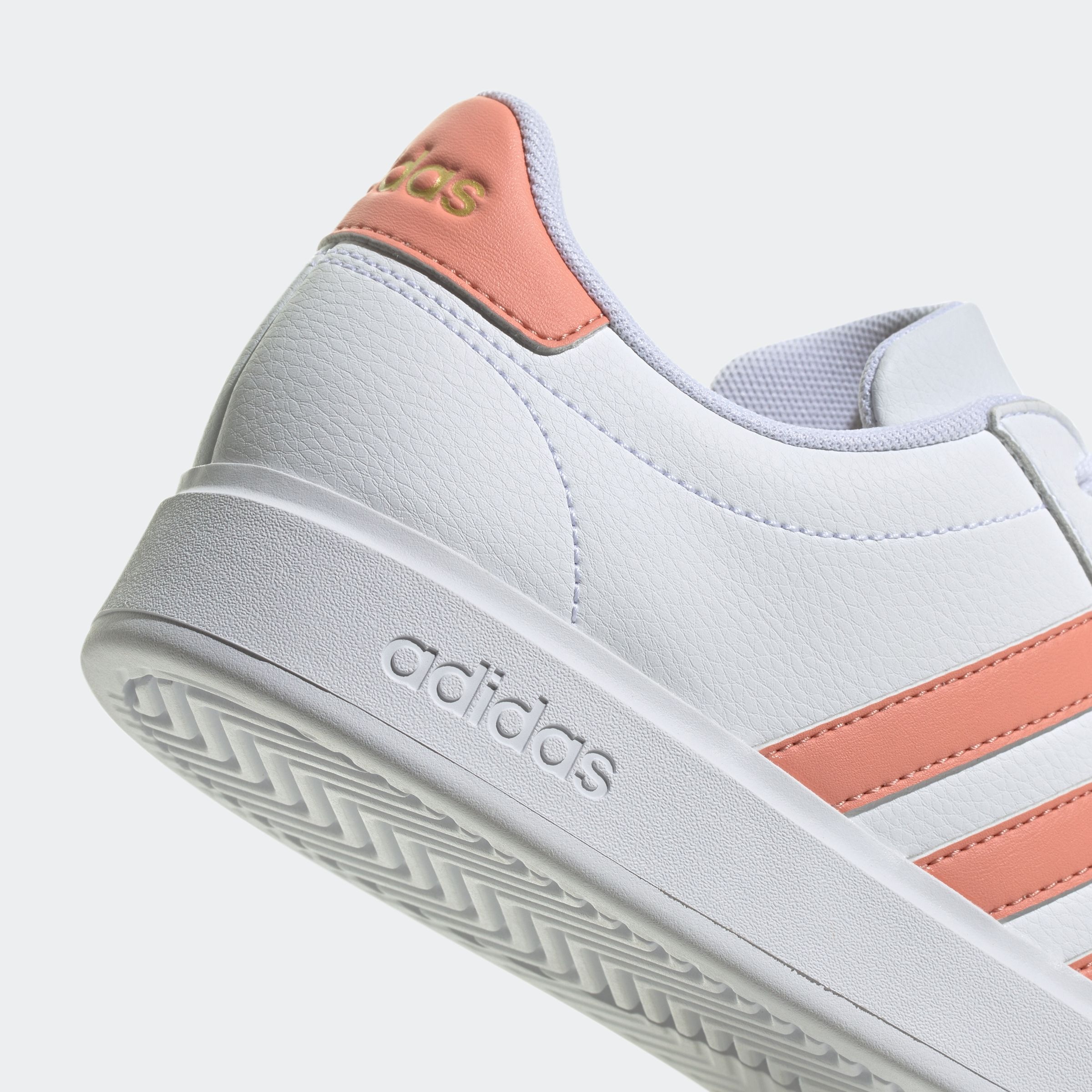 adidas Sportswear Sneaker »GRAND COURT CLOUDFOAM LIFESTYLE COURT COMFORT«, Design auf den Spuren des adidas Superstar