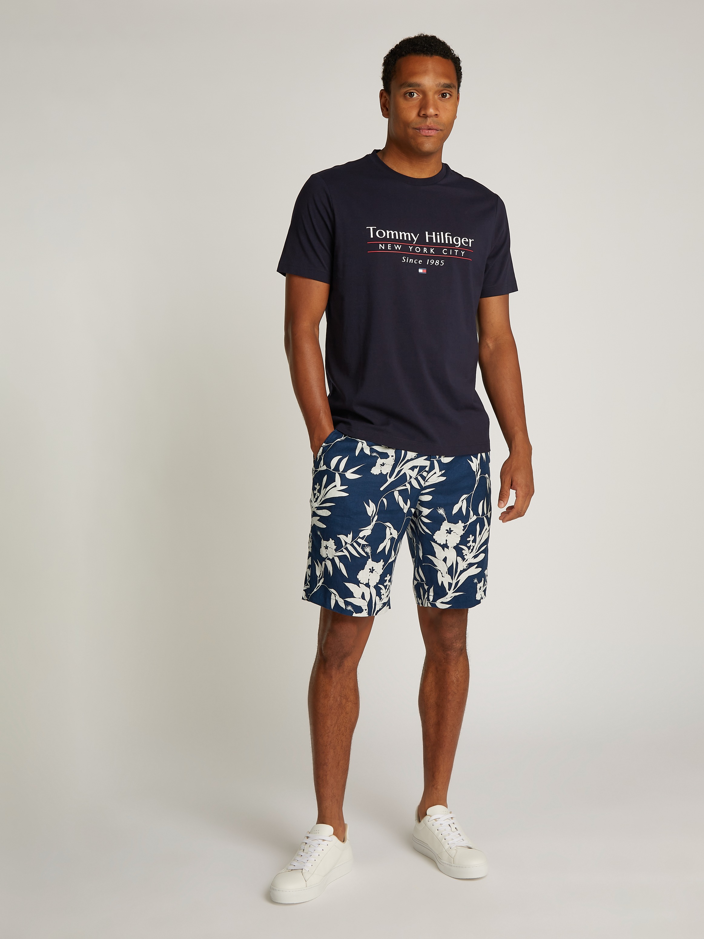 Tommy Hilfiger T-Shirt »HILFIGER CENTER STACK TEE«, mit großem Schriftprint