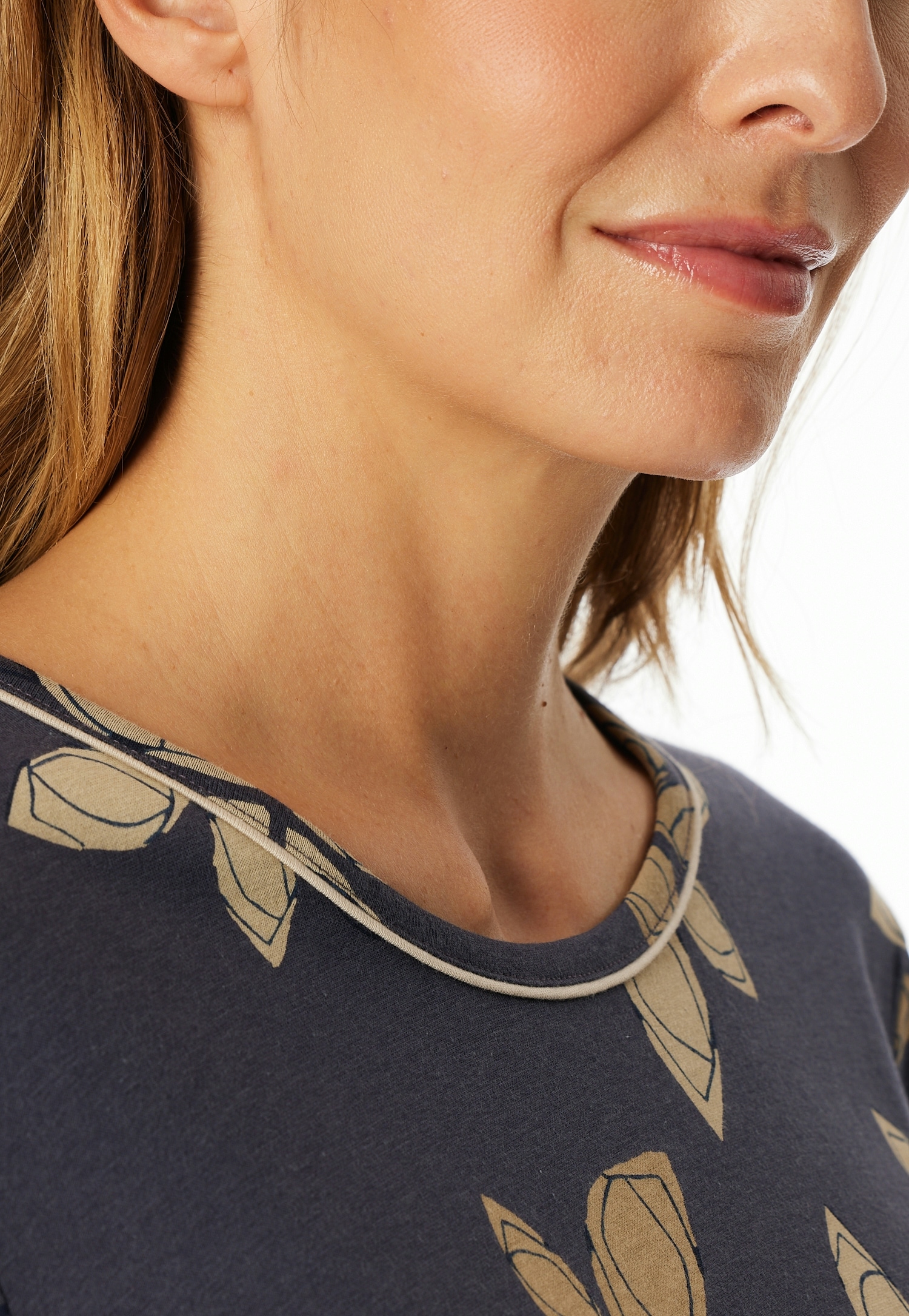 Schiesser Nachthemd »Comfort Nightwear«, florales Muster, langärmelig, Single-Jersey, Rundhalsausschnitt