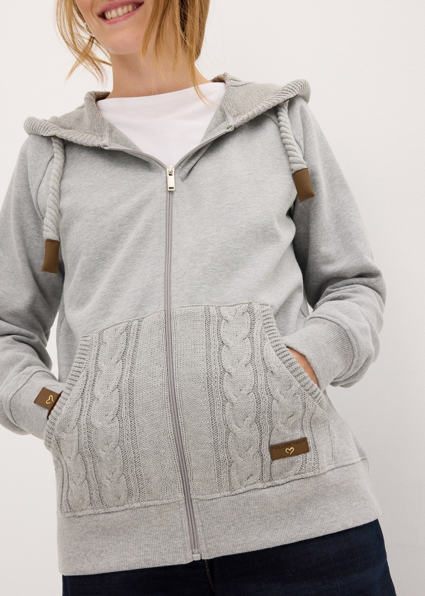 bonprix Kapuzensweatjacke »Sweatjacke mit Strickkapuze und Tasche« mit Strickkapuze