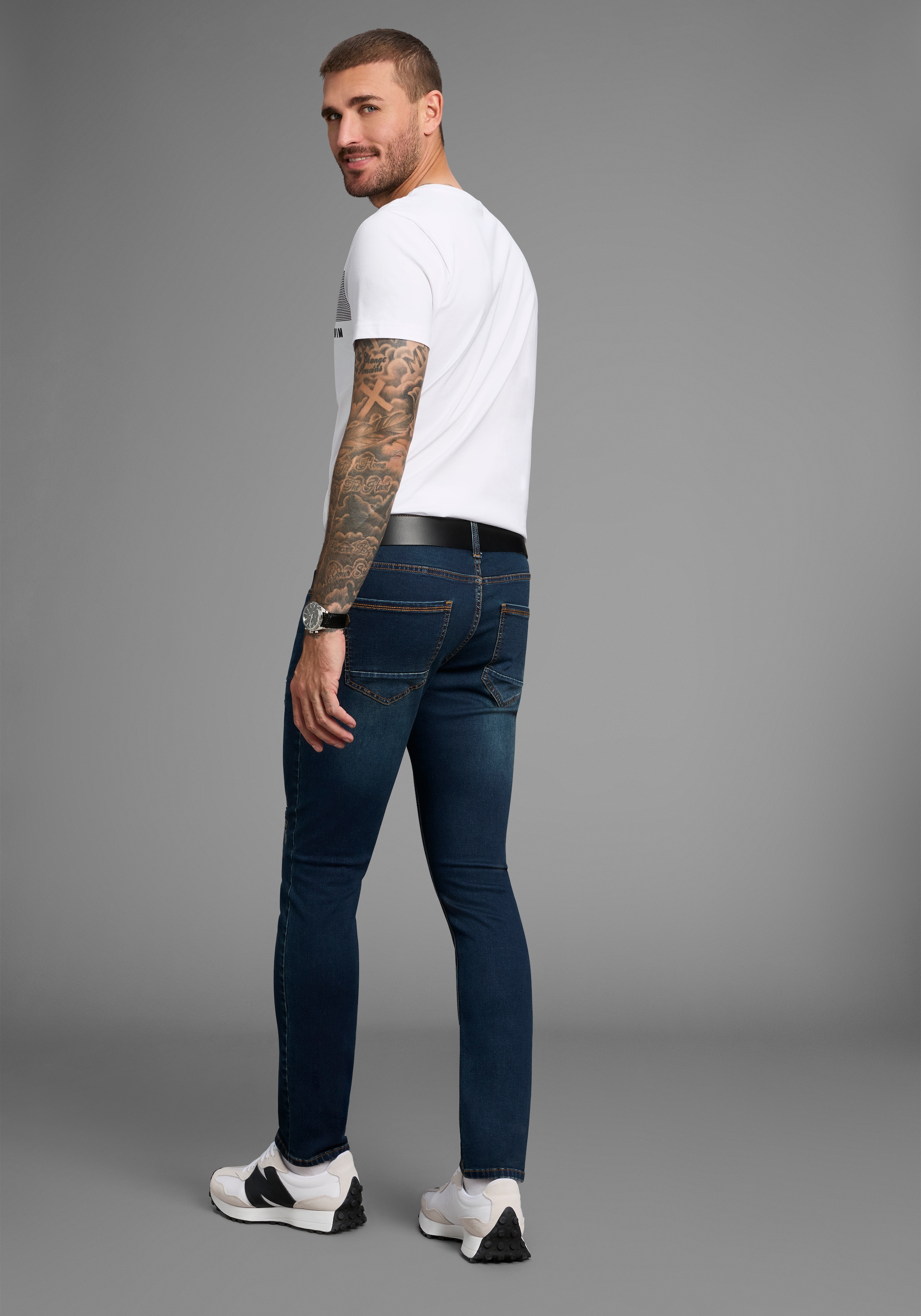 Bruno Banani Slim-fit-Jeans »Grady«, schmale Beinform, niedrige Leibhöhe, mit Eingrifftaschen