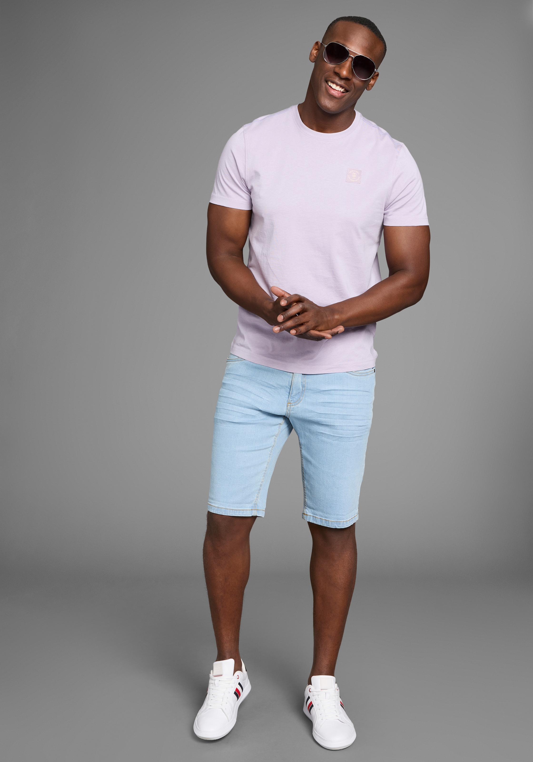 DELMAO Rundhalsshirt, Kurzarm, Regular Fit, basic, aus 100% Baumwolle