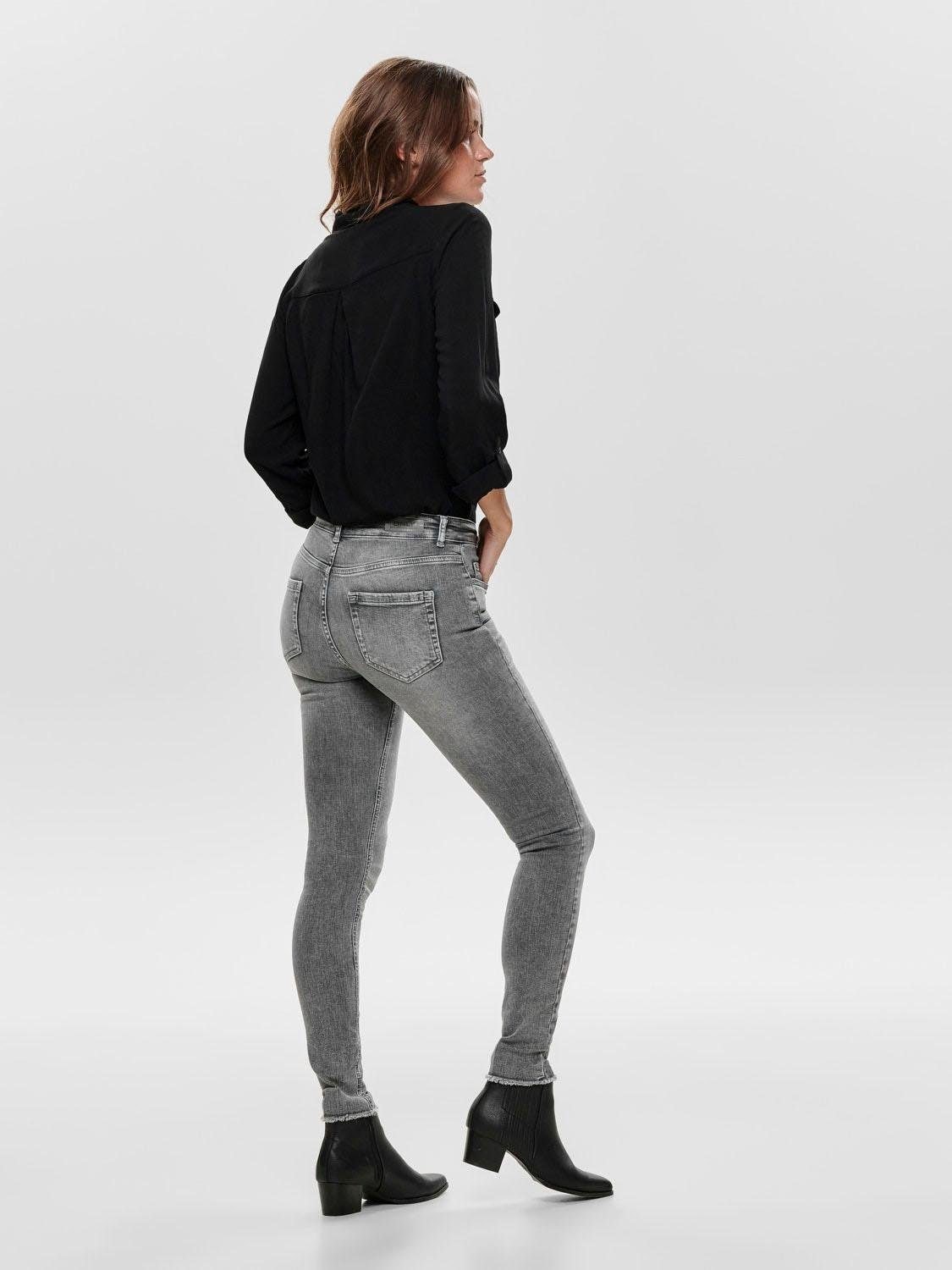 ONLY Skinny-fit-Jeans »BLUSH«, mit ausgefranstem Saum