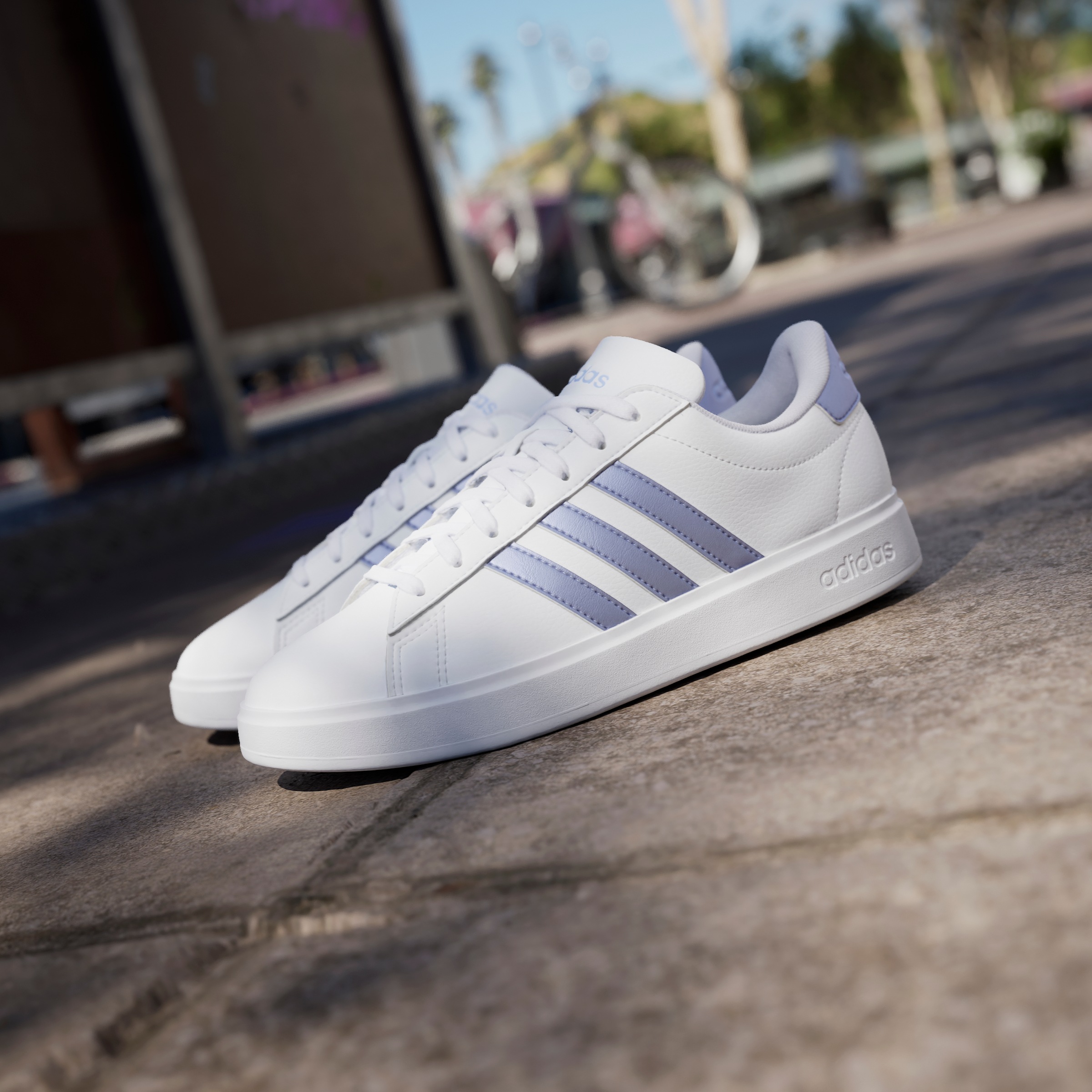 adidas Sportswear Sneaker »GRAND COURT CLOUDFOAM LIFESTYLE COURT COMFORT«, Design auf den Spuren des adidas Superstar