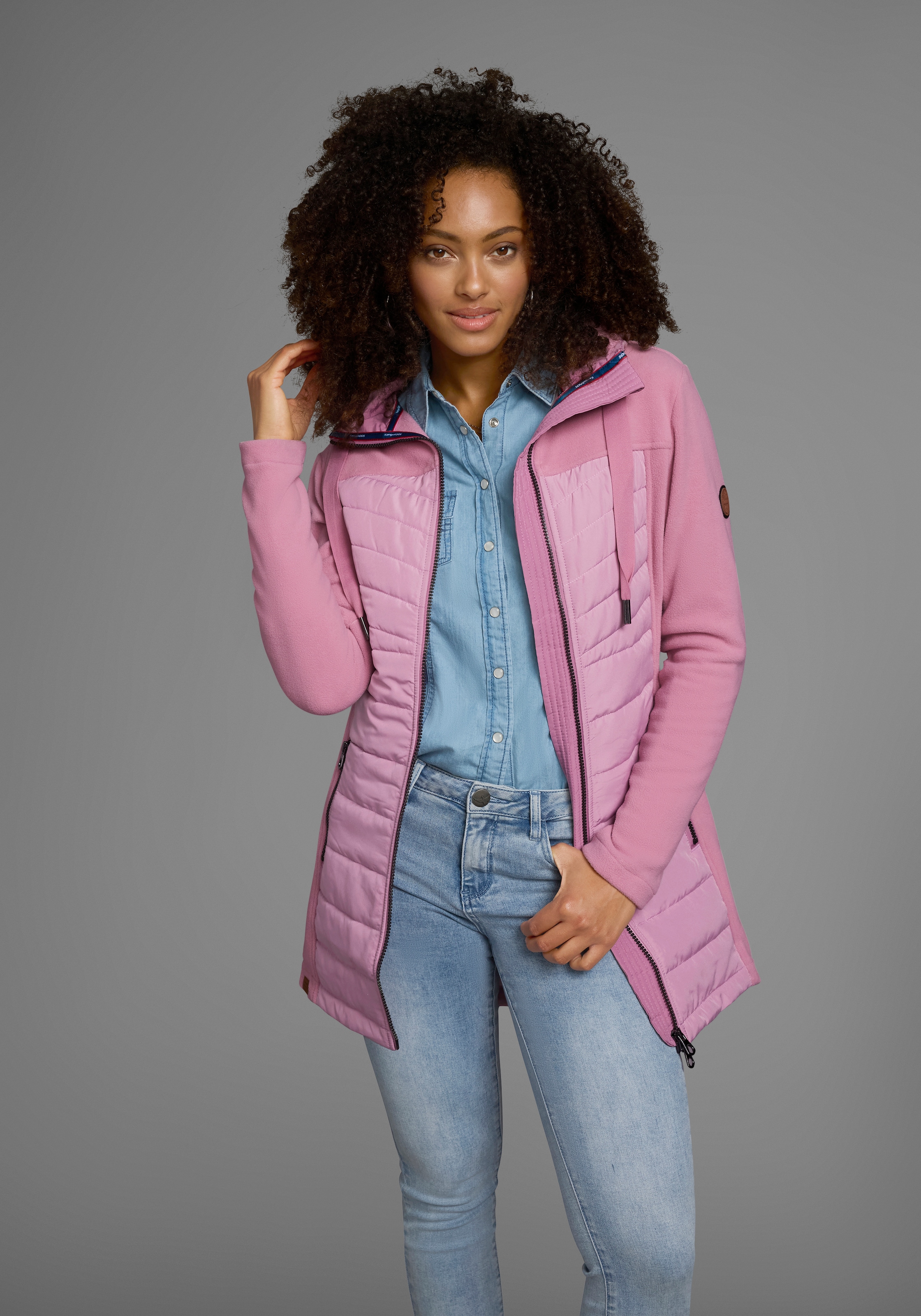 KangaROOS Langjacke, mit Kapuze, leichter Webstoff, figurbetonter Schnitt, mit Kapuze