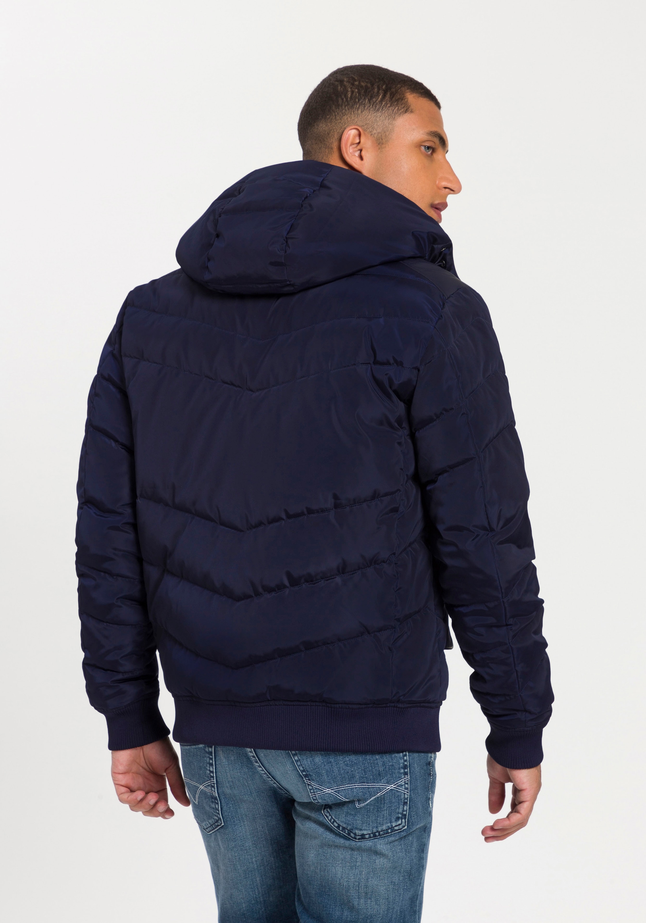 Bruno Banani Blouson, mit Kapuze, aus schnelltrocknendem Material, trendiger Stil