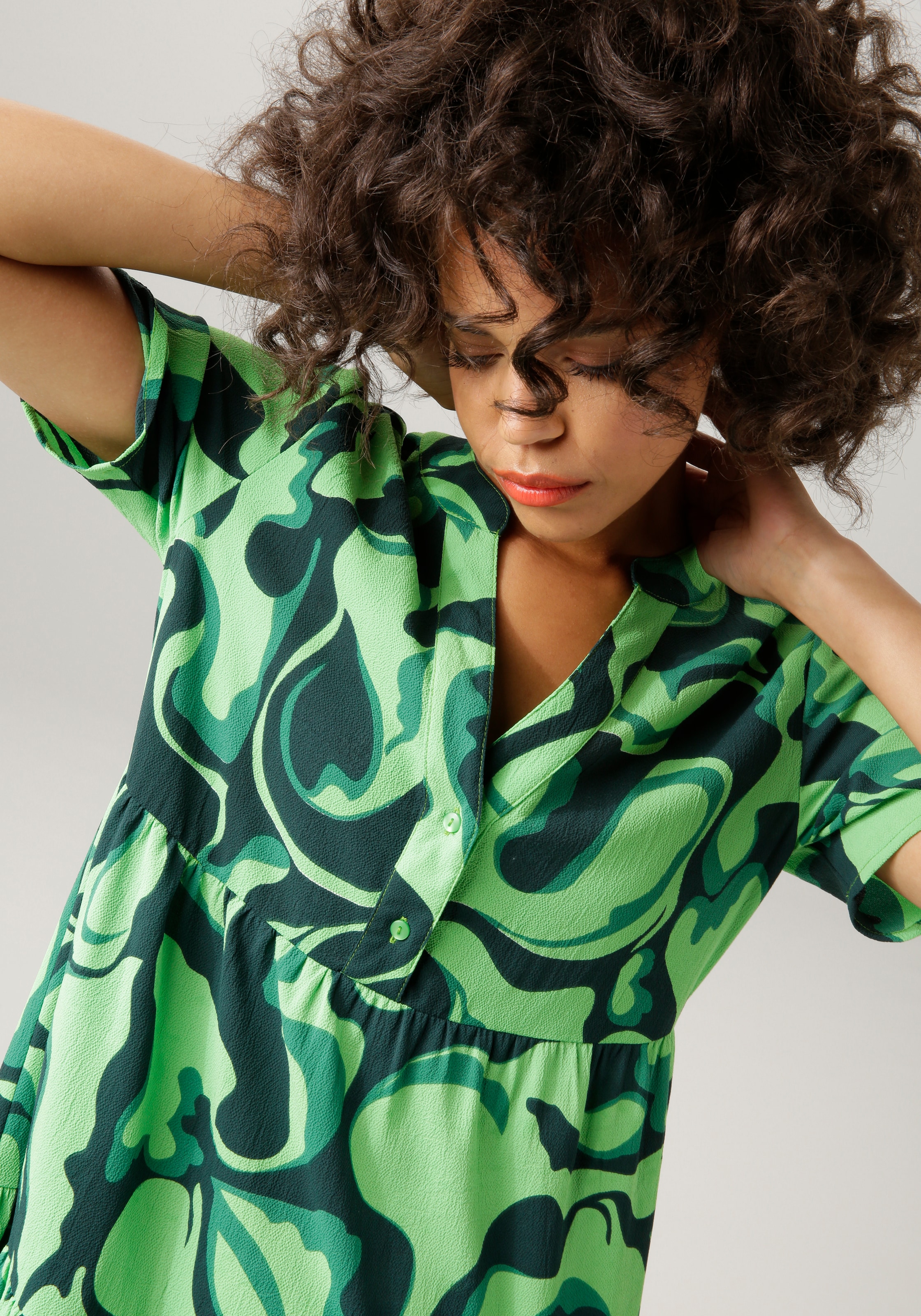 Aniston CASUAL Sommerkleid, mit farbenfrohem, graphischem Druck bei online OTTO
