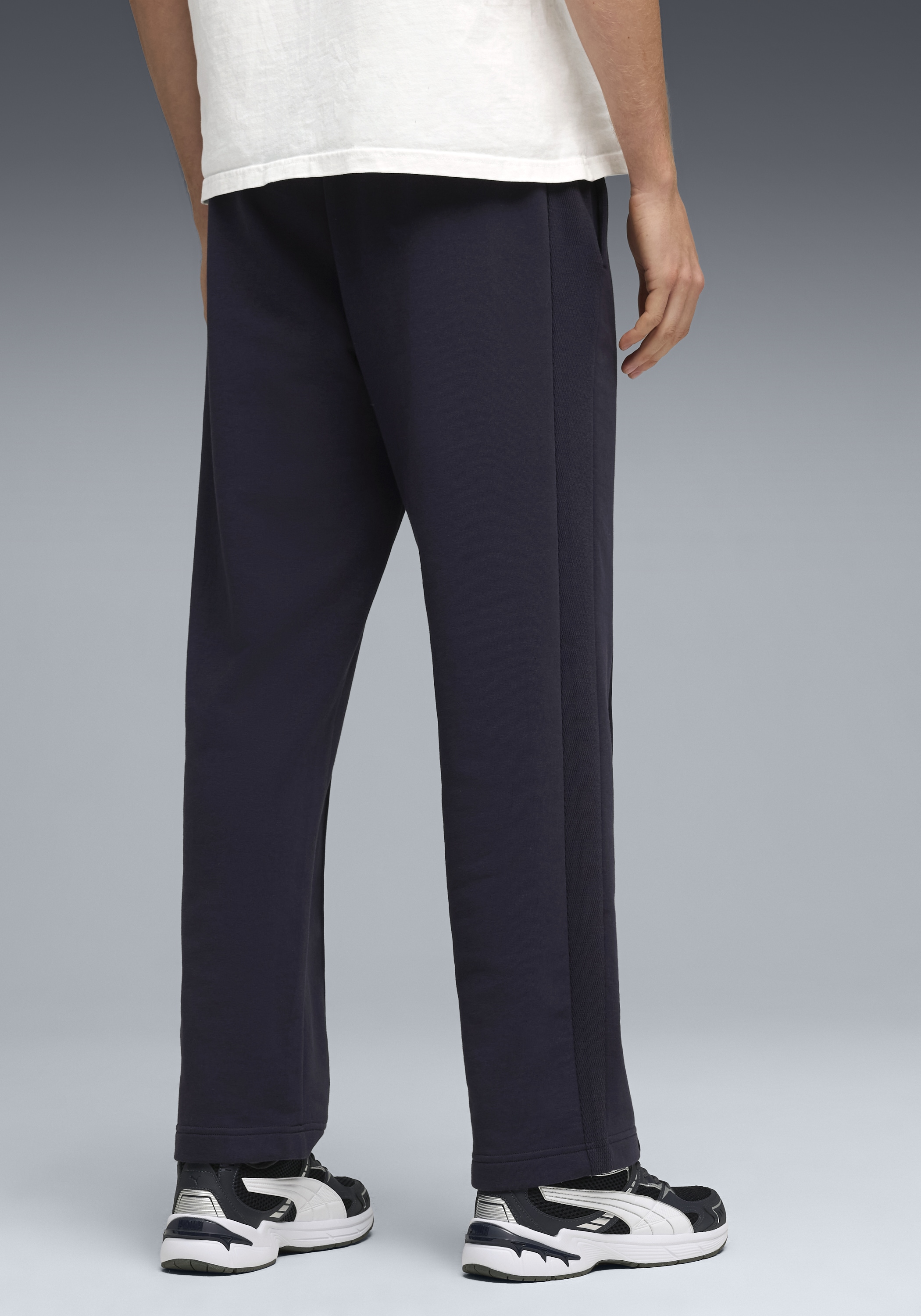 PUMA Trainingshose »CLASS RELAXED PINNACLE TRACK PANTS TR«  mit Eingrifftaschen, sportlicher Stil