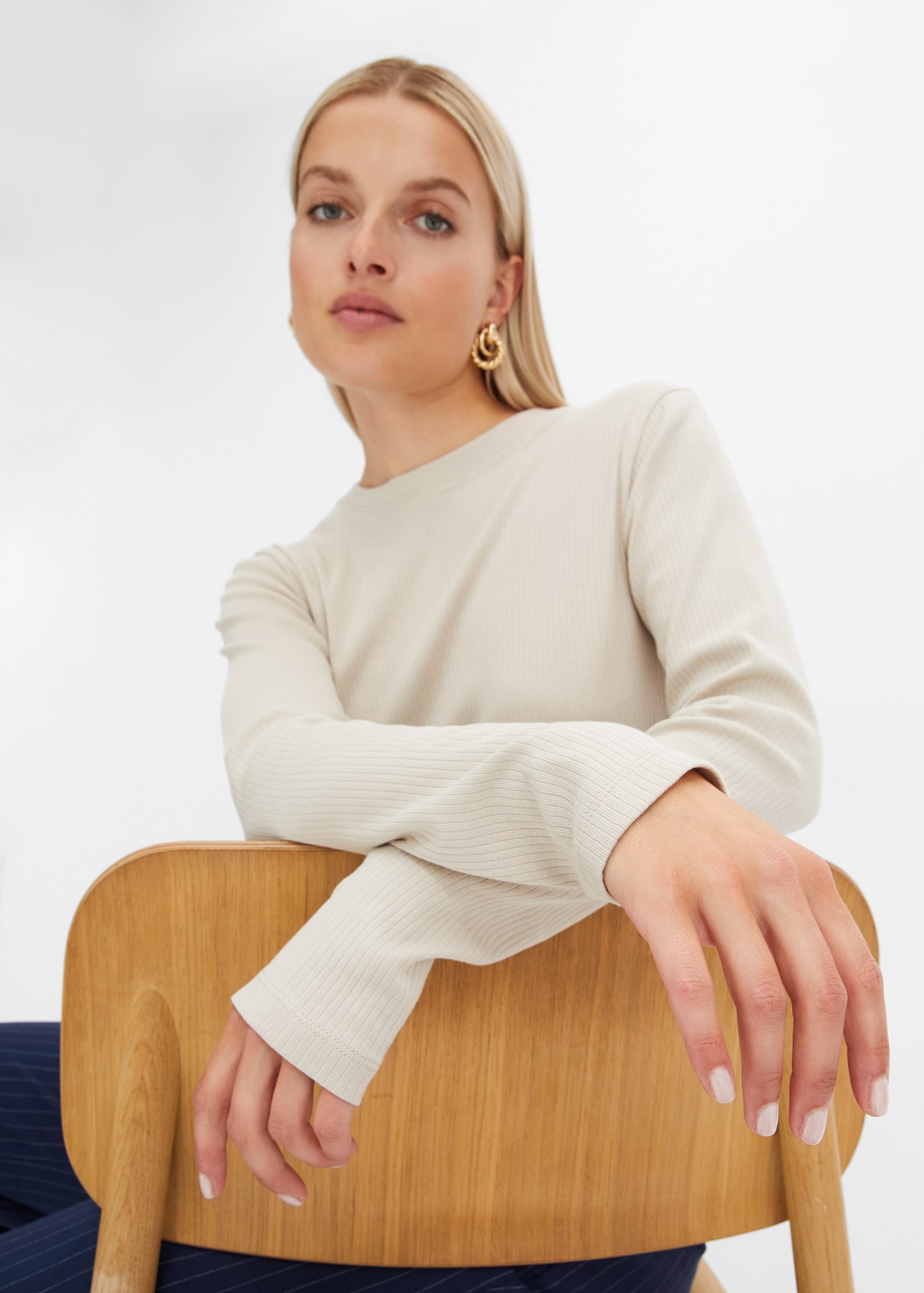 bonprix Langarmshirt »Geripptes Langarmshirt aus reiner Baumwolle« Slim fit Passform, ohne Kragen, aus reiner Baumwolle, unifarben