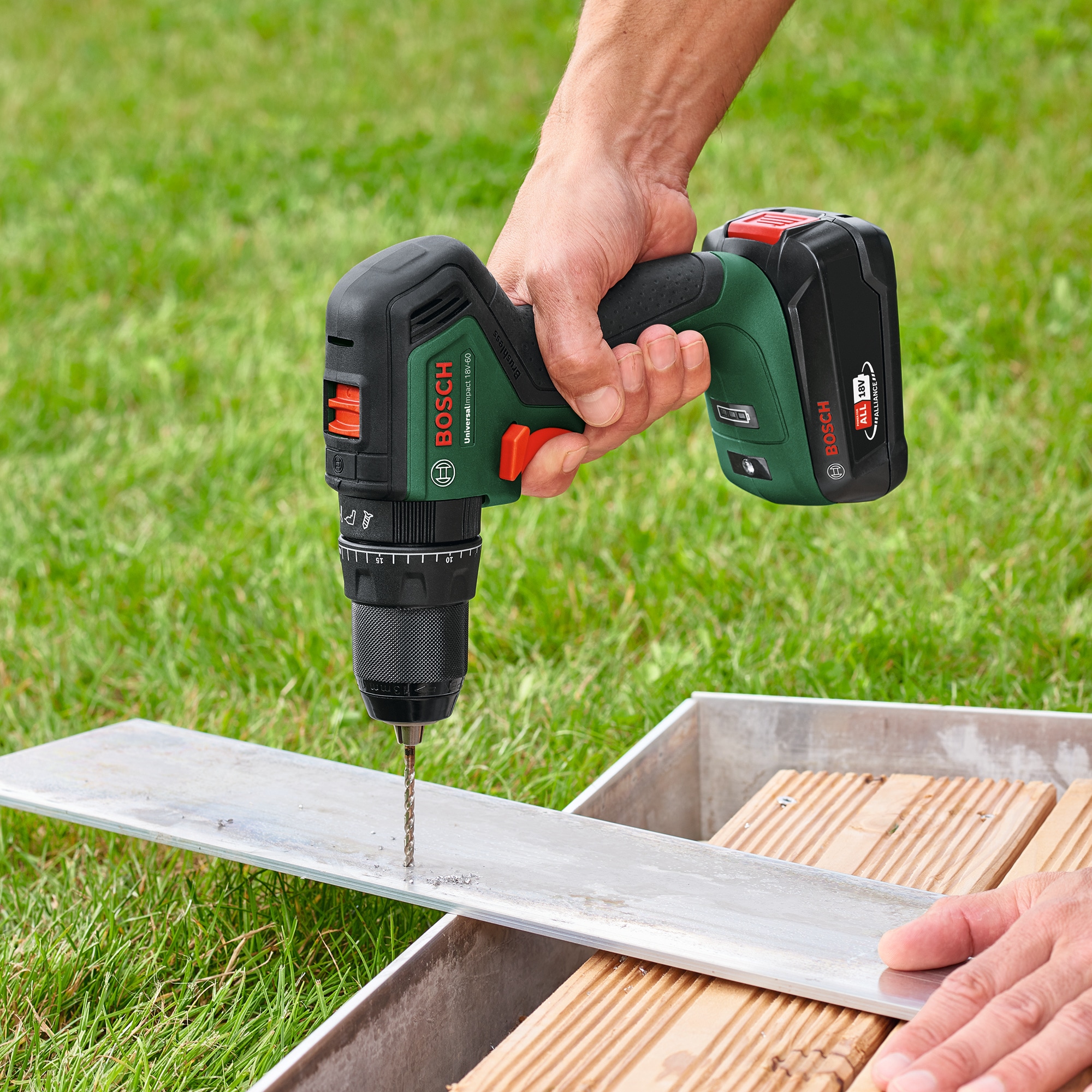 Bosch Home & Garden Akku-Schlagbohrschrauber »UniversalImpact 18V-60«, Inkl. Koffer, mit 2 Akkus 18V/2Ah und Ladegerät