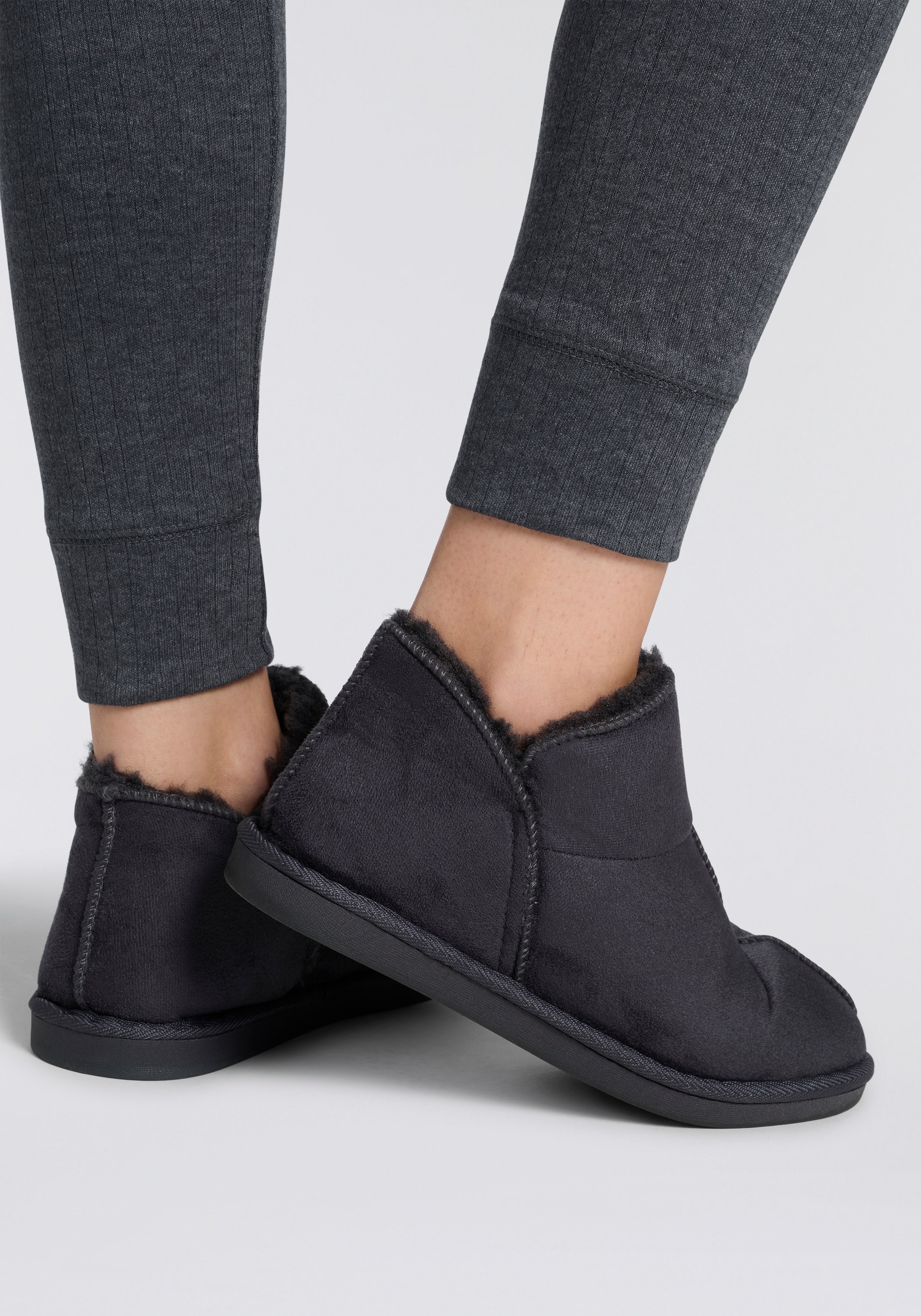 Apollo Hausschuh »LADIES HOME BOOTS SUEDE«, mit Logoprägung und kuscheligen, wärmenden Innenfutter