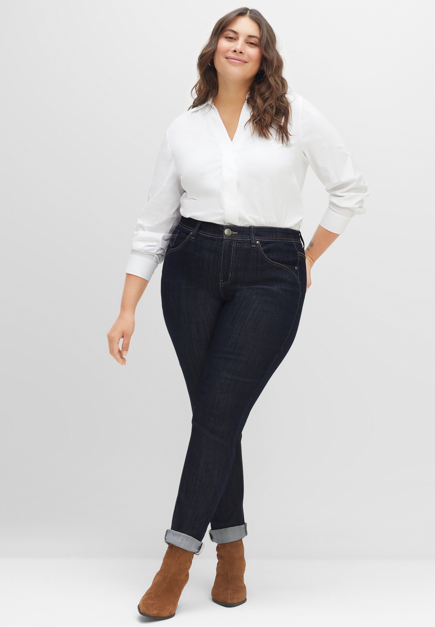 Sheego 5-Pocket-Jeans »Stretch-Jeans Jeans mit Kontrastnähten« »Die Schmale« mit zweifarbigen Kontrastnähten