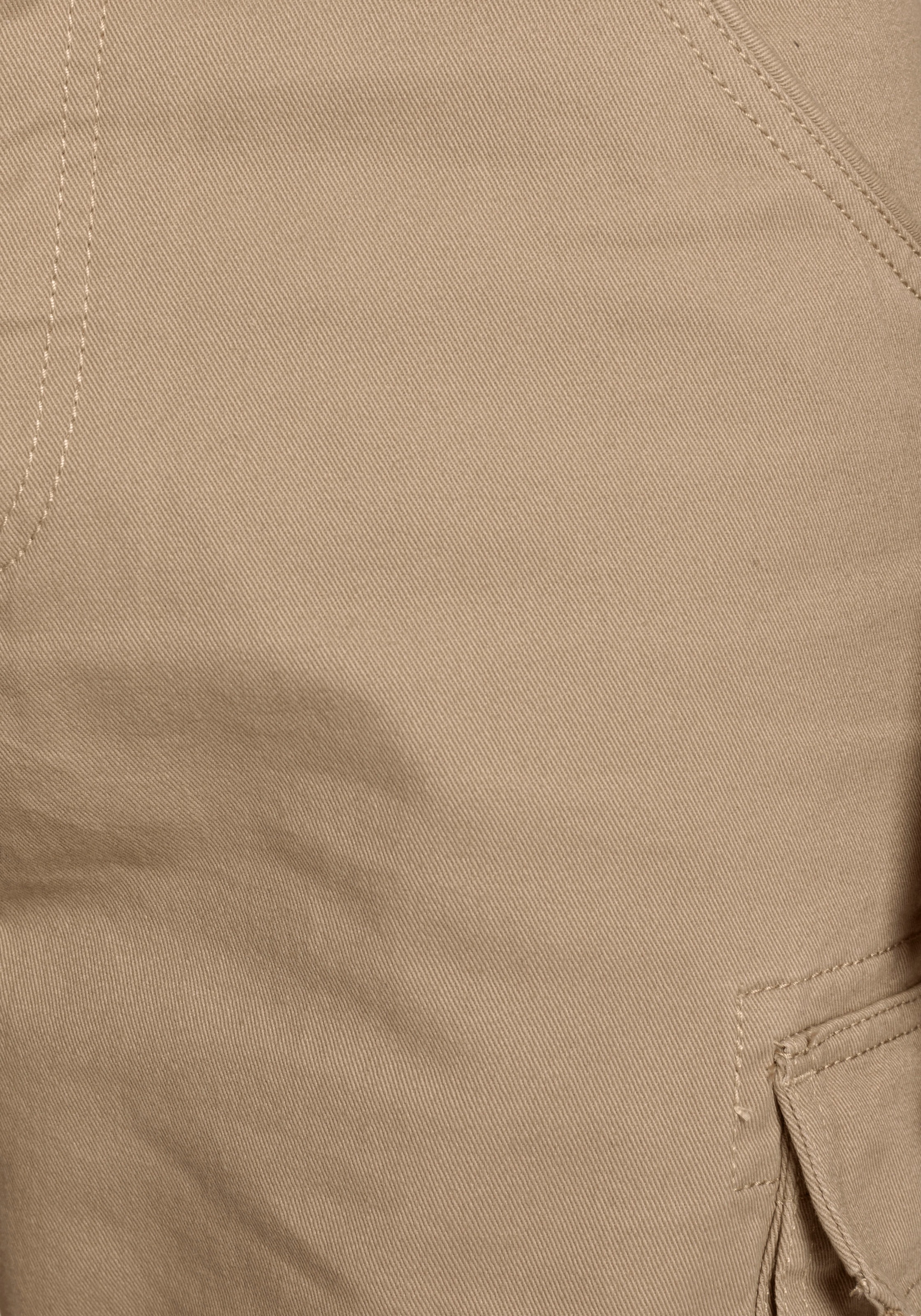 Bruno Banani Jeansbermudas, schmale Passform, gerade Beinform, mit Cargotaschen