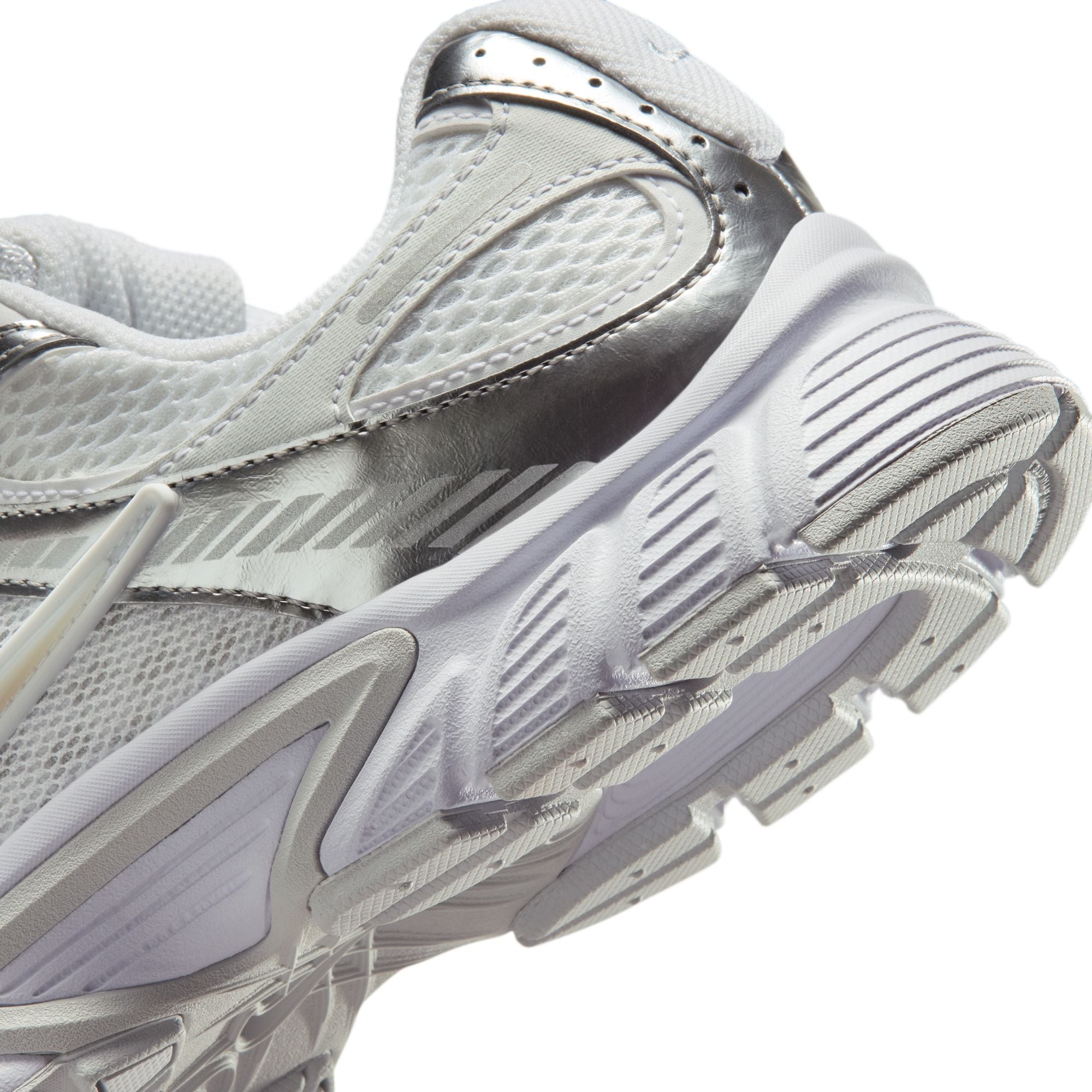 Nike Sportswear Sneaker »Nike V5 RNR«  inspiriert vom Design des Y2K Nike Vomero 5