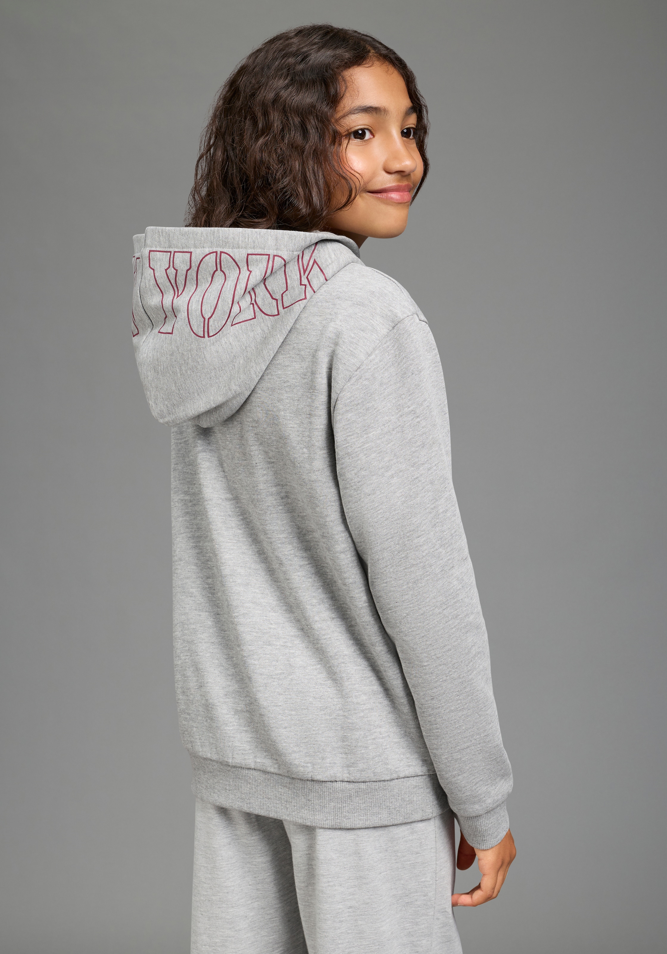 KIDSWORLD Kapuzensweatshirt », Hoodie mit Print auf der Kapuze«, Hoodie mit großem Print auf der Kapuze
