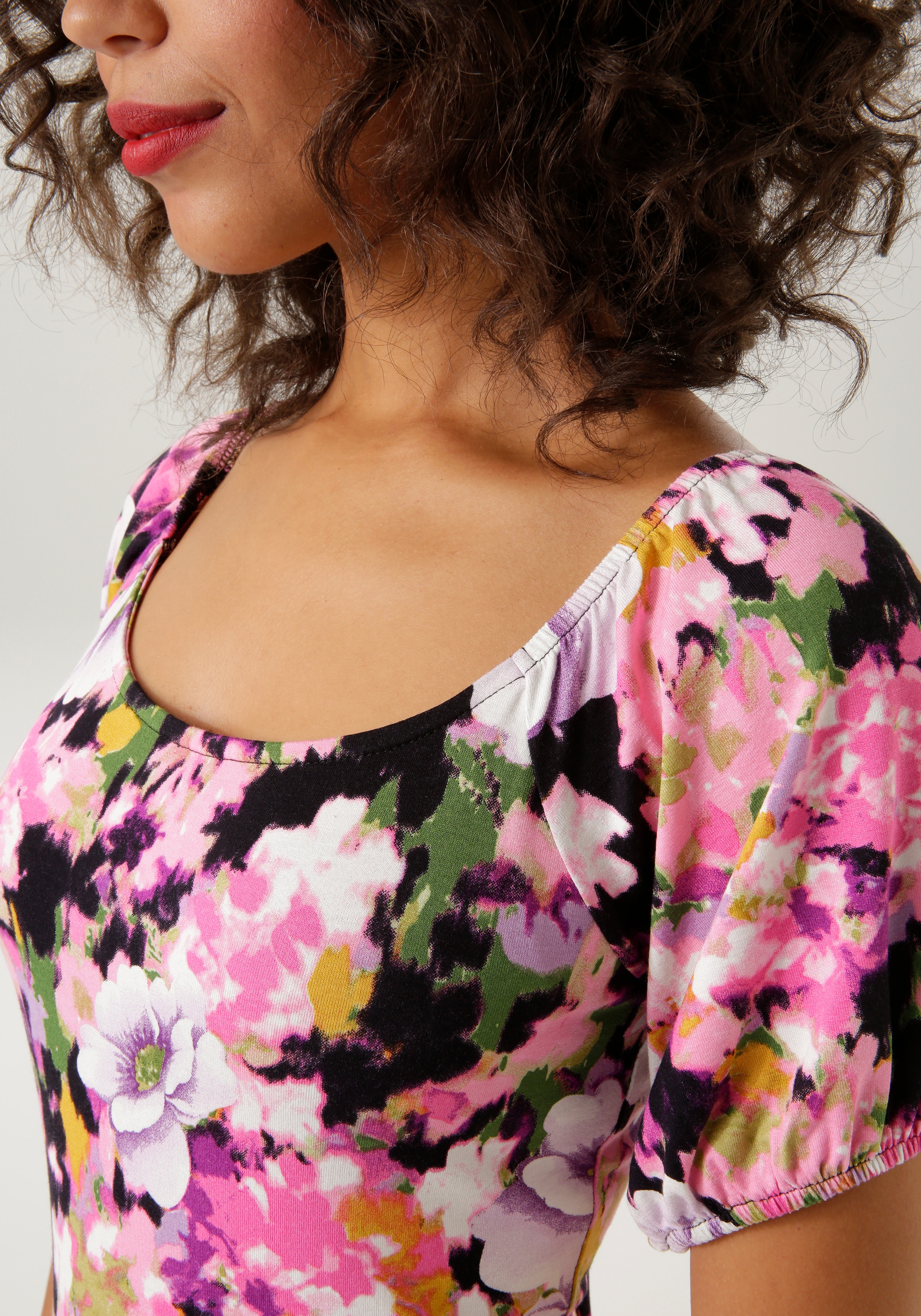 Blumendruck NEUE Shop Unikat Sommerkleid, Teil - OTTO CASUAL Online mit - KOLLEKTION jedes farbenfrohem Aniston ein im