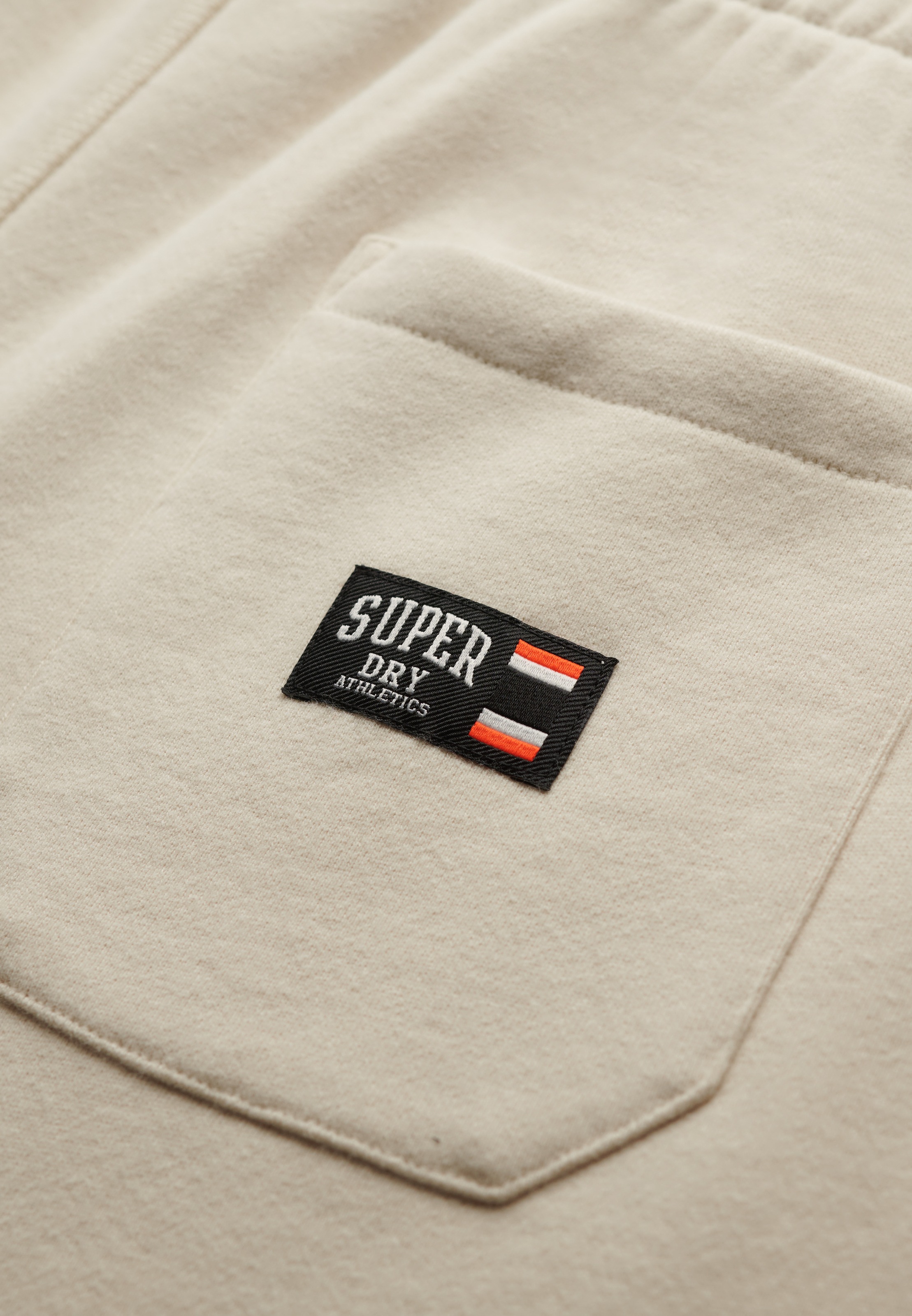 Superdry Sweathose »ESSENTIAL LOGO JOGGERS HB«  aus Baumwollmischung, mit angerauter Sweatware, Relaxed Fit