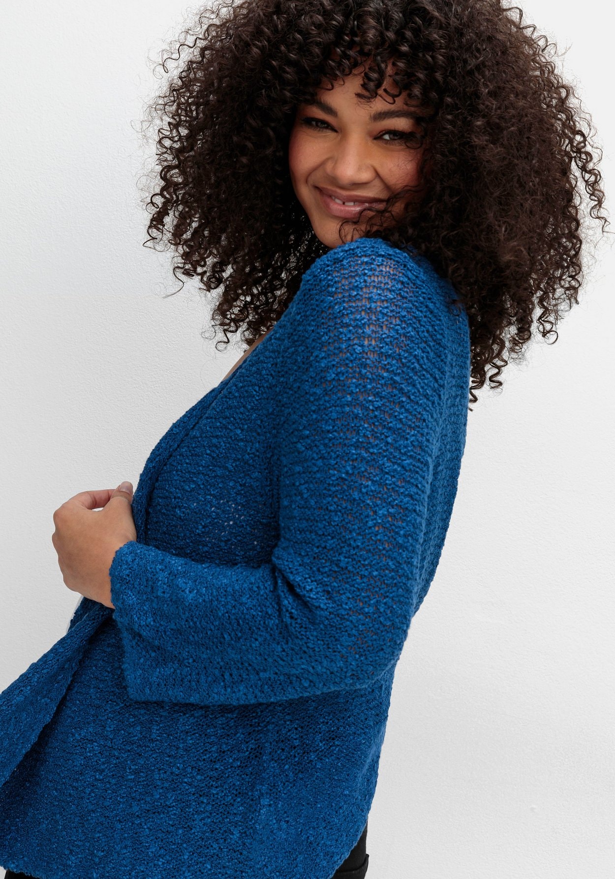 Sheego Strickjacke »Strickjacke im Häkel-Look, mit zipfeligem Saum«