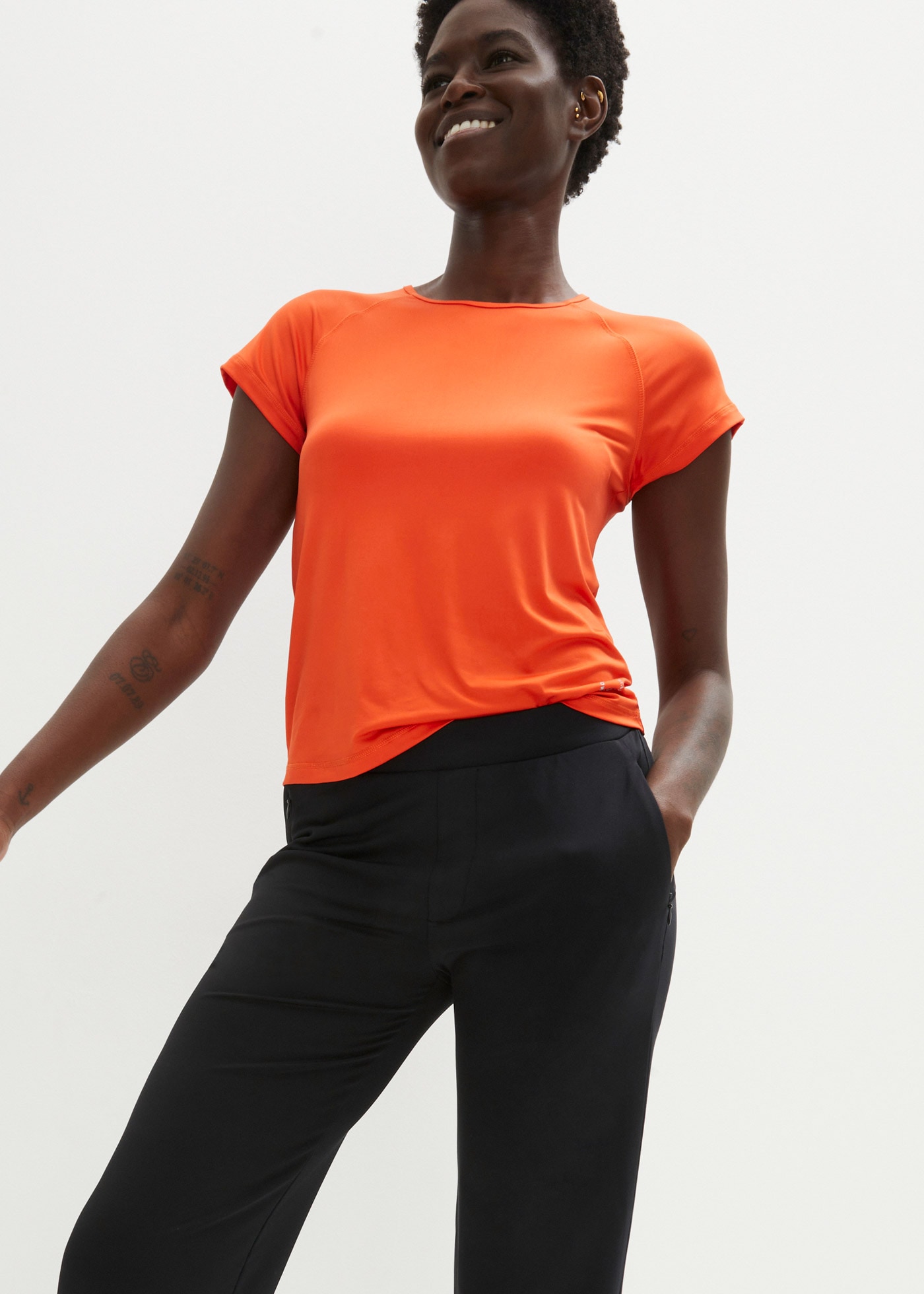 bonprix Jogginghose  aus schnelltrocknendem Stretchmaterial, mit verschließbaren Taschen