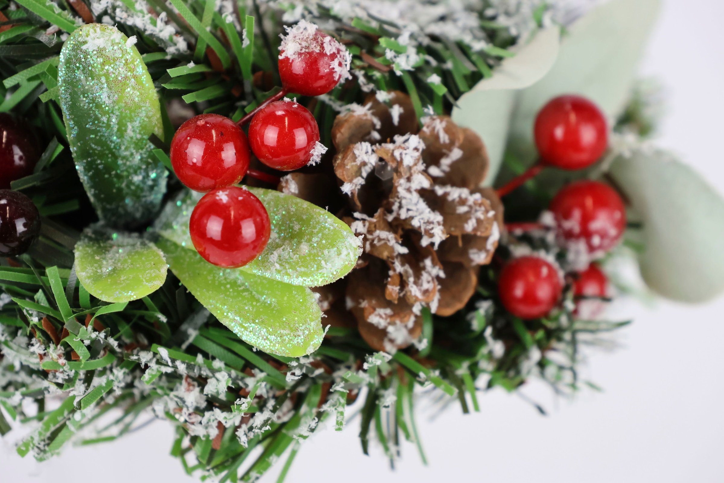 I.GE.A. Teelichthalter »Weihnachtsdeko, Kerzenhalter«, (Set, 2 St.), mit Zapfen, Beeren und Mistel beschneit, inkl. Glaseinsatz, Ø 15 cm