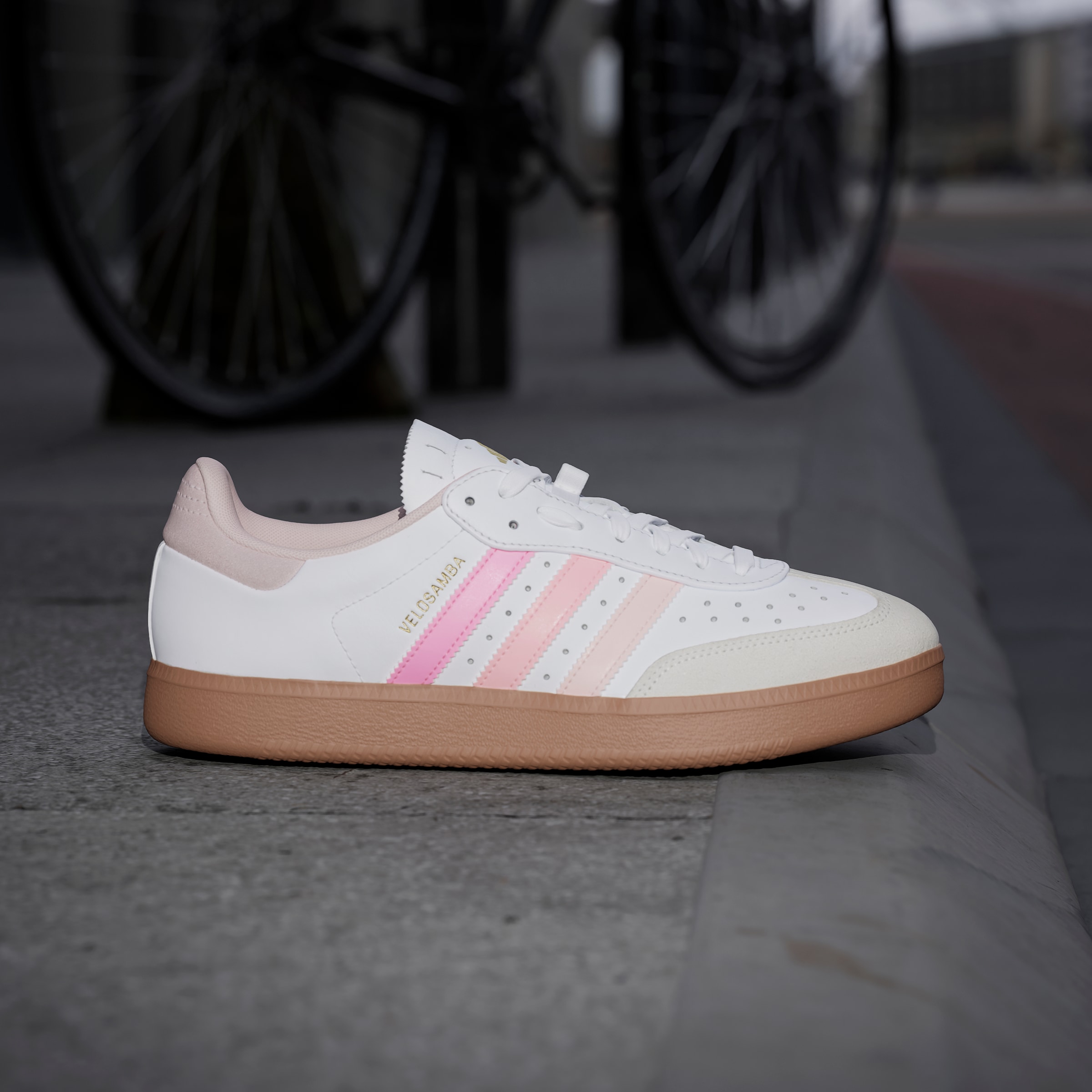 adidas Performance Fahrradschuh »VELOSAMBA LEATHER«, inspiriert vom Design des adidas samba