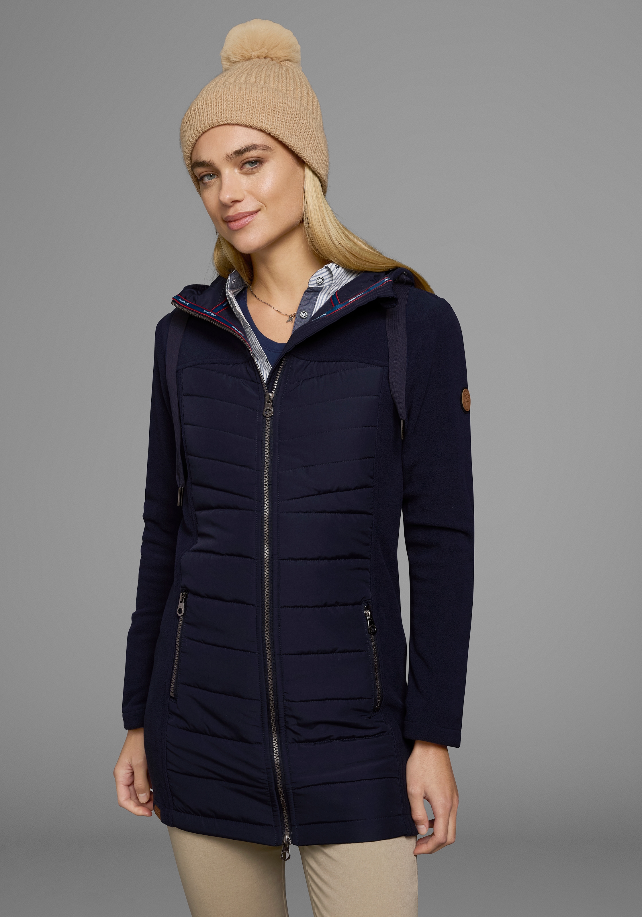 KangaROOS Langjacke, mit Kapuze, leichter Webstoff, figurbetonter Schnitt, mit Kapuze