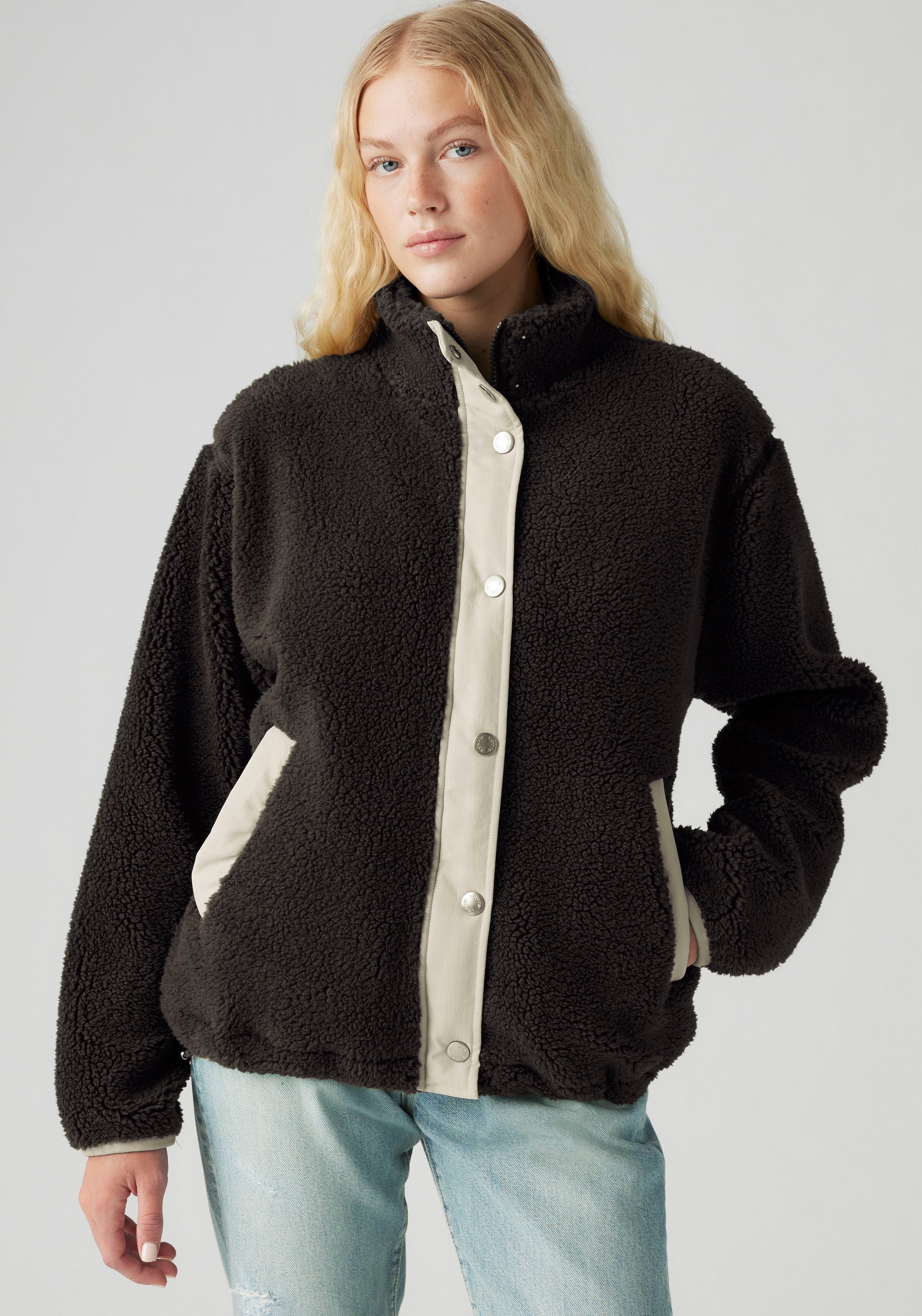 Levi's® Plüschjacke »LSE_VALLEY SHERPA JACKET« mit kontrastfarbenen Details und Tunnelzug, wärmend, Übergangsjacke