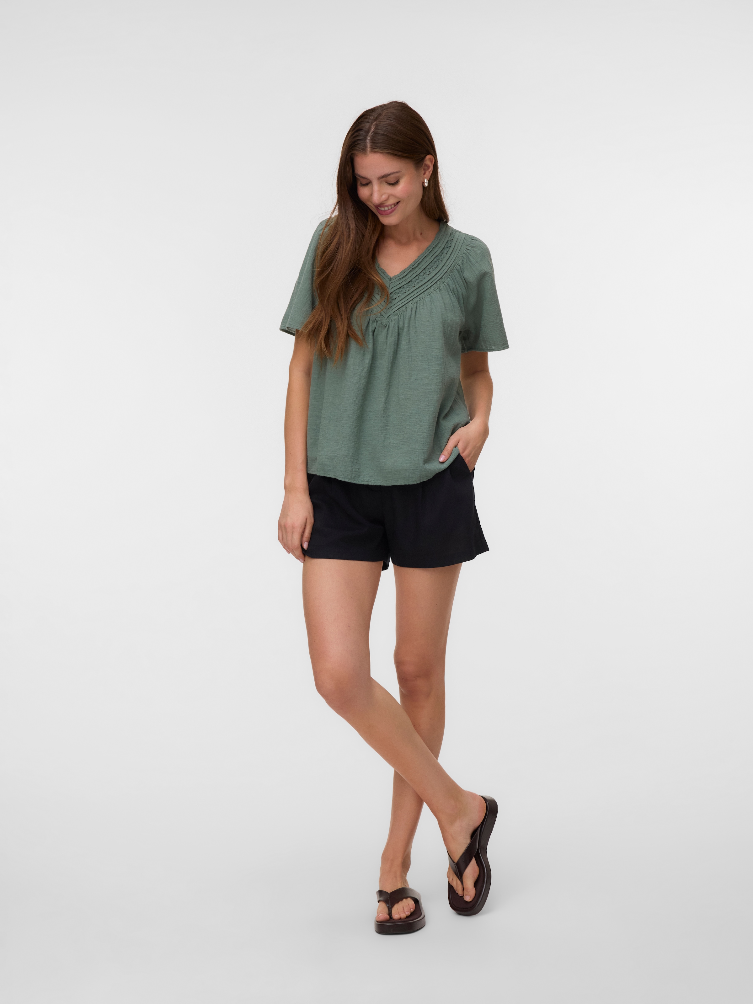 Vero Moda »VMKARLA S/S V-NECK TOP WVN BTQ« Baumwolle