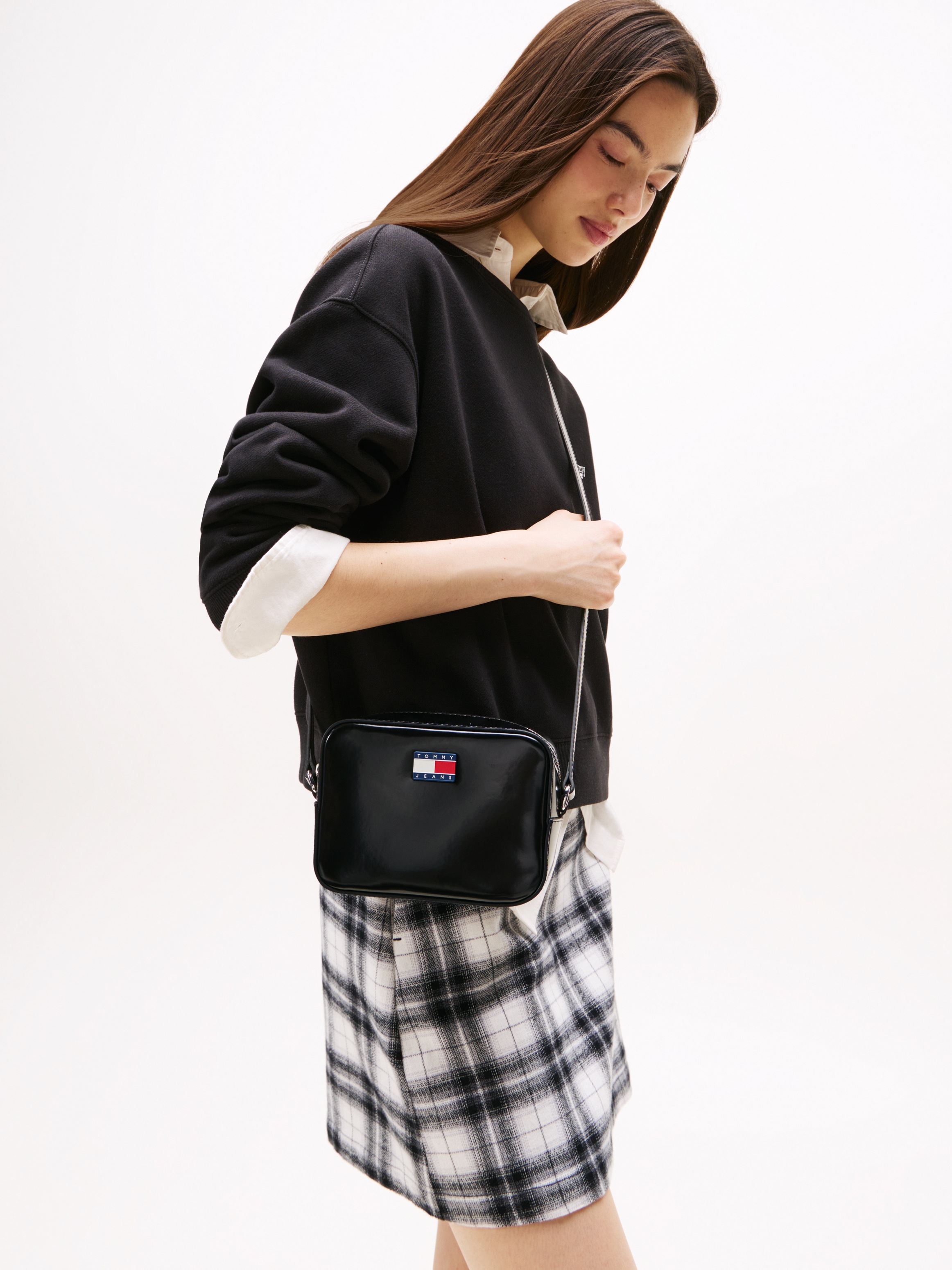 Tommy Jeans Umhängetasche »TJW MUST CAMERA BAG« , Damen Schultertasche, Minibag, Kamerabag mit typischer Logoflagge