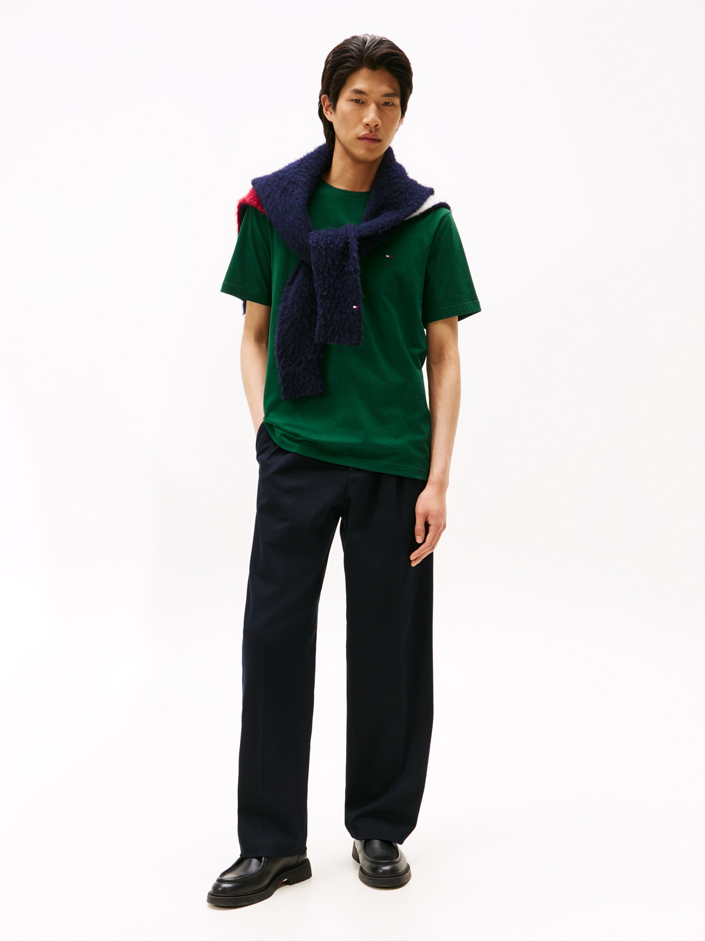 Tommy Hilfiger T-Shirt »ESSENTIAL REG FIT SOLID TEE mit Stickerei und Rundhals«, unifarben, casual, regular fit, Baumwolle, Rundhals