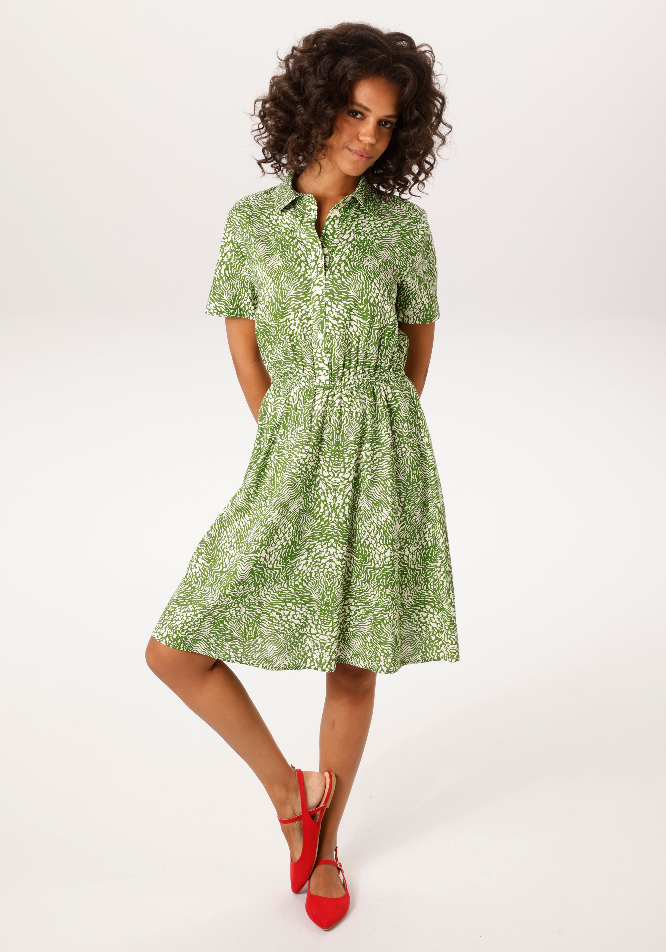 Aniston CASUAL Sommerkleid mit fantasievollem, grafischen Muster - NEUE KOLLEKTION